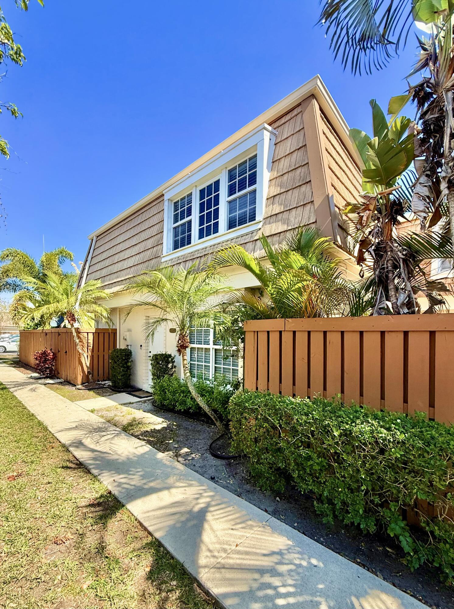Palm Beach Gardens photo 2