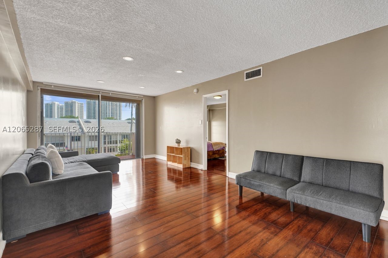 North Miami Beach photo 4