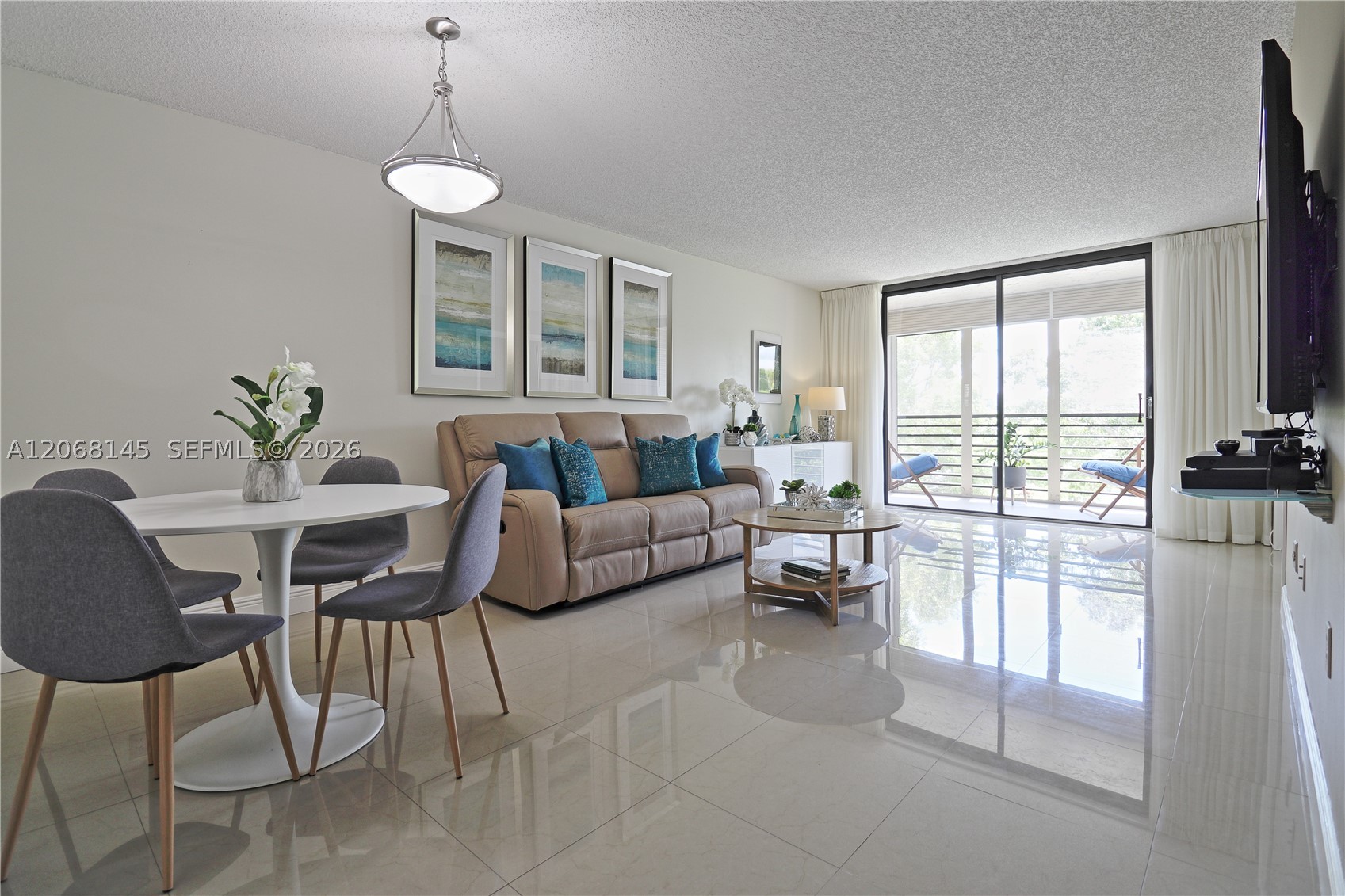 Pembroke Pines photo 1