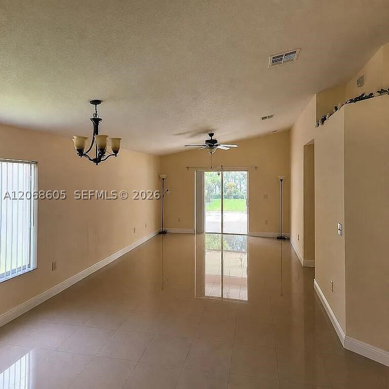 Miramar photo 4