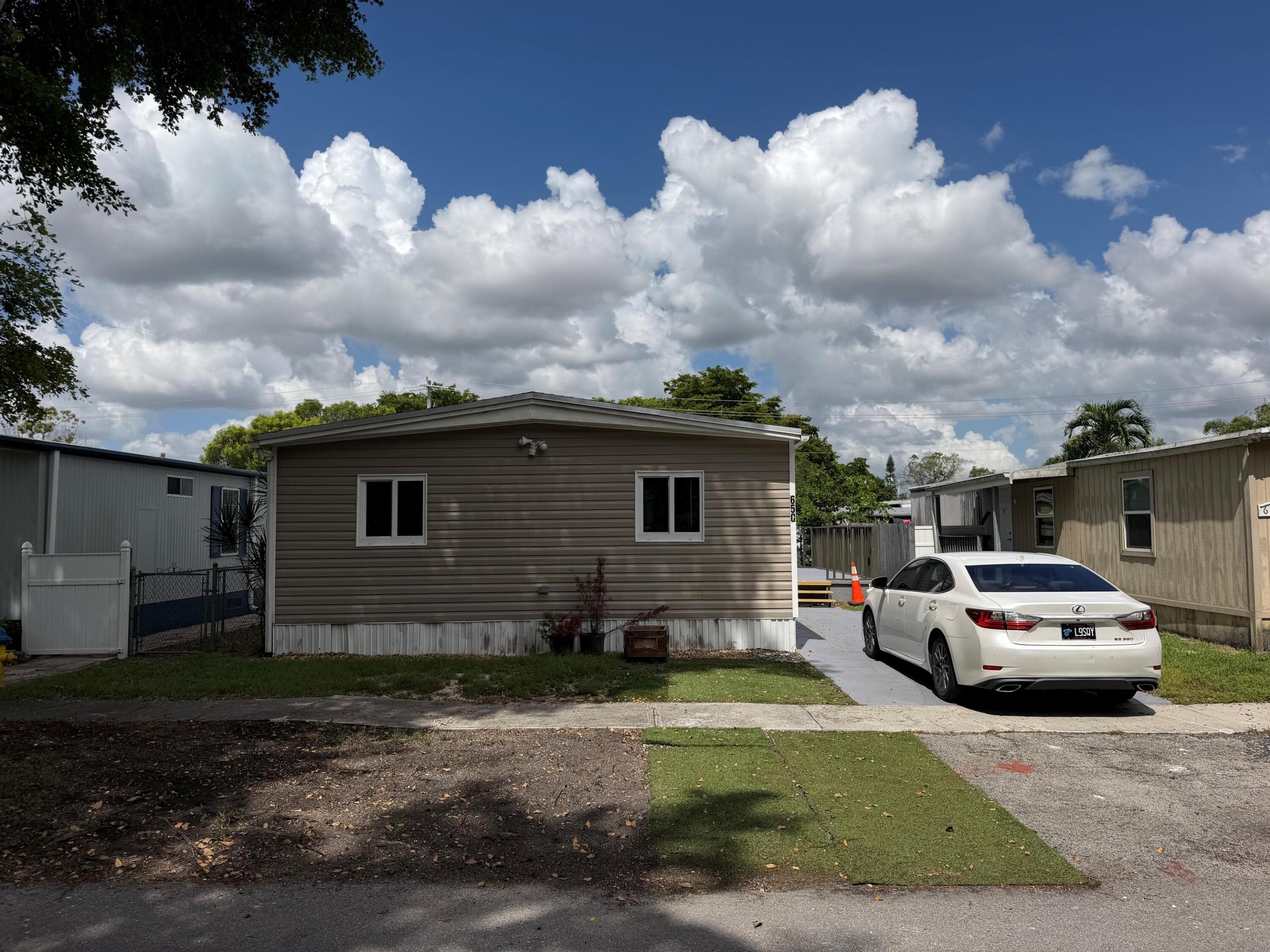 Pembroke Pines photo 1
