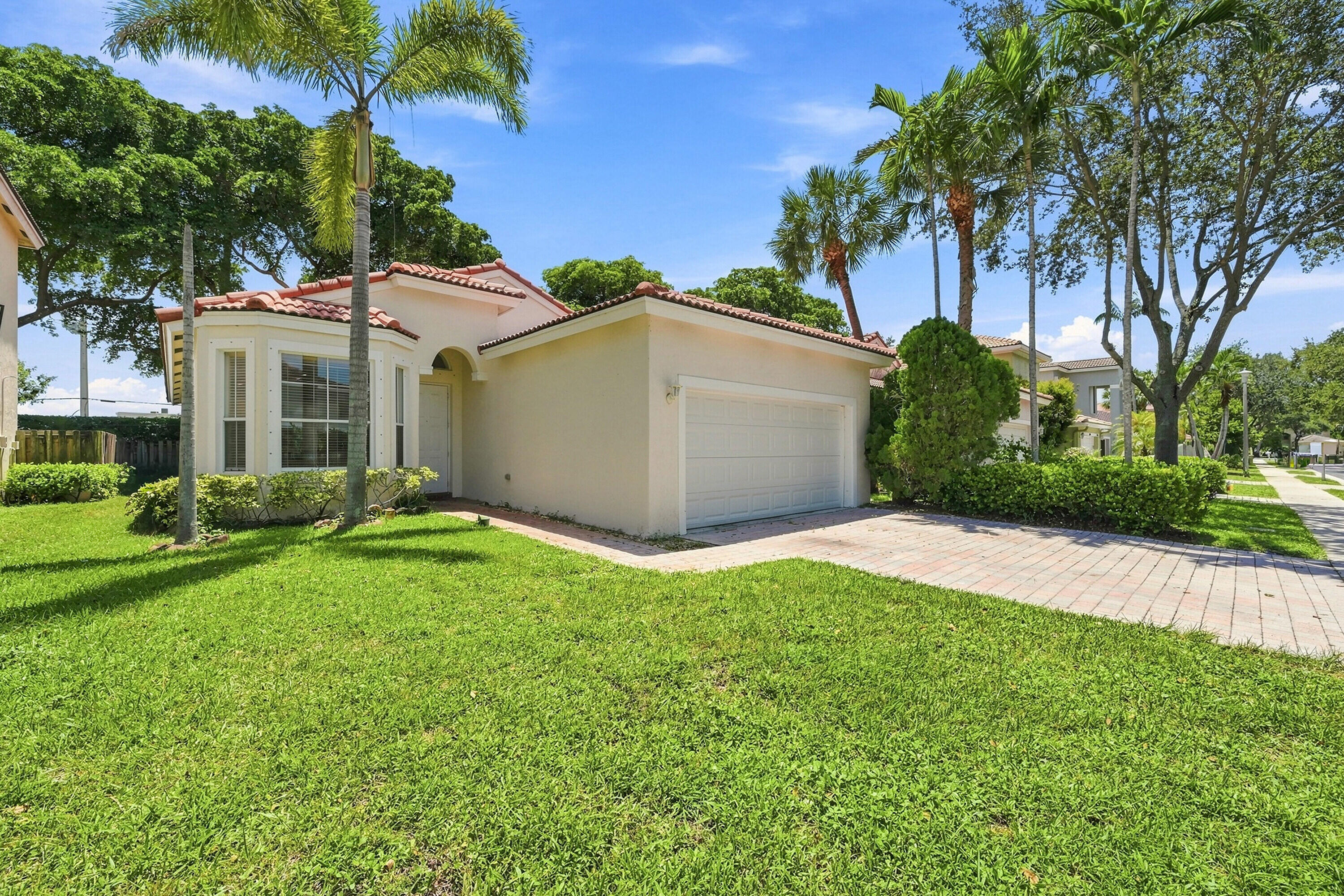 Pembroke Pines photo 2