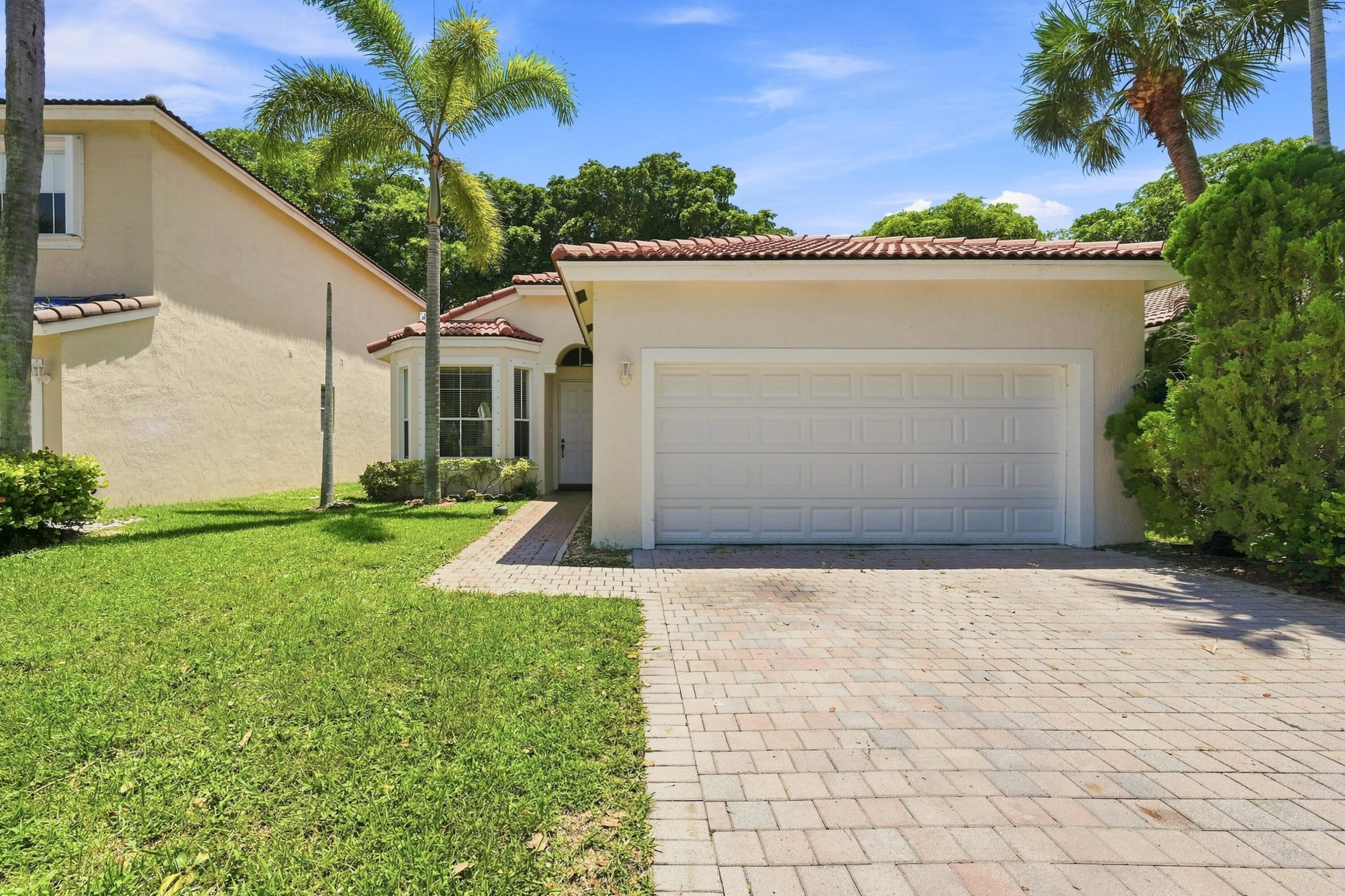 Pembroke Pines photo 1