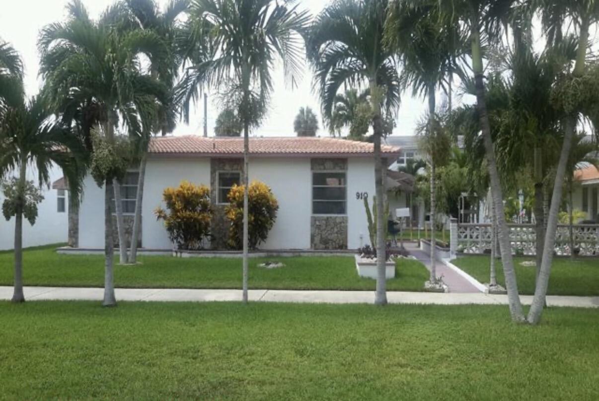 Hallandale Beach photo 3
