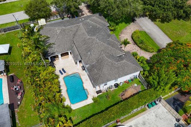 Pinecrest photo 5