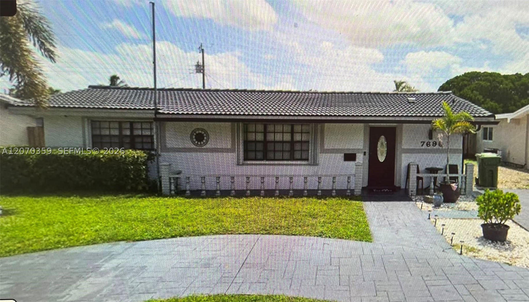 Pembroke Pines photo 1