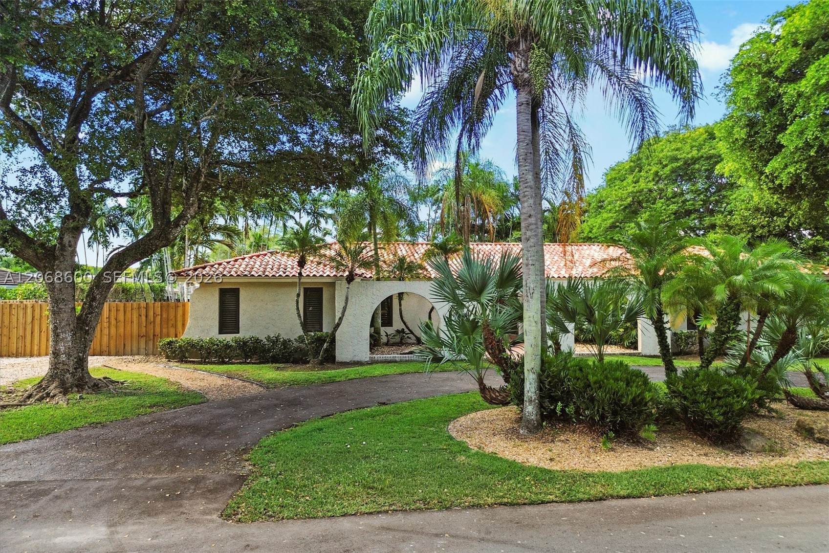 Pinecrest photo 1