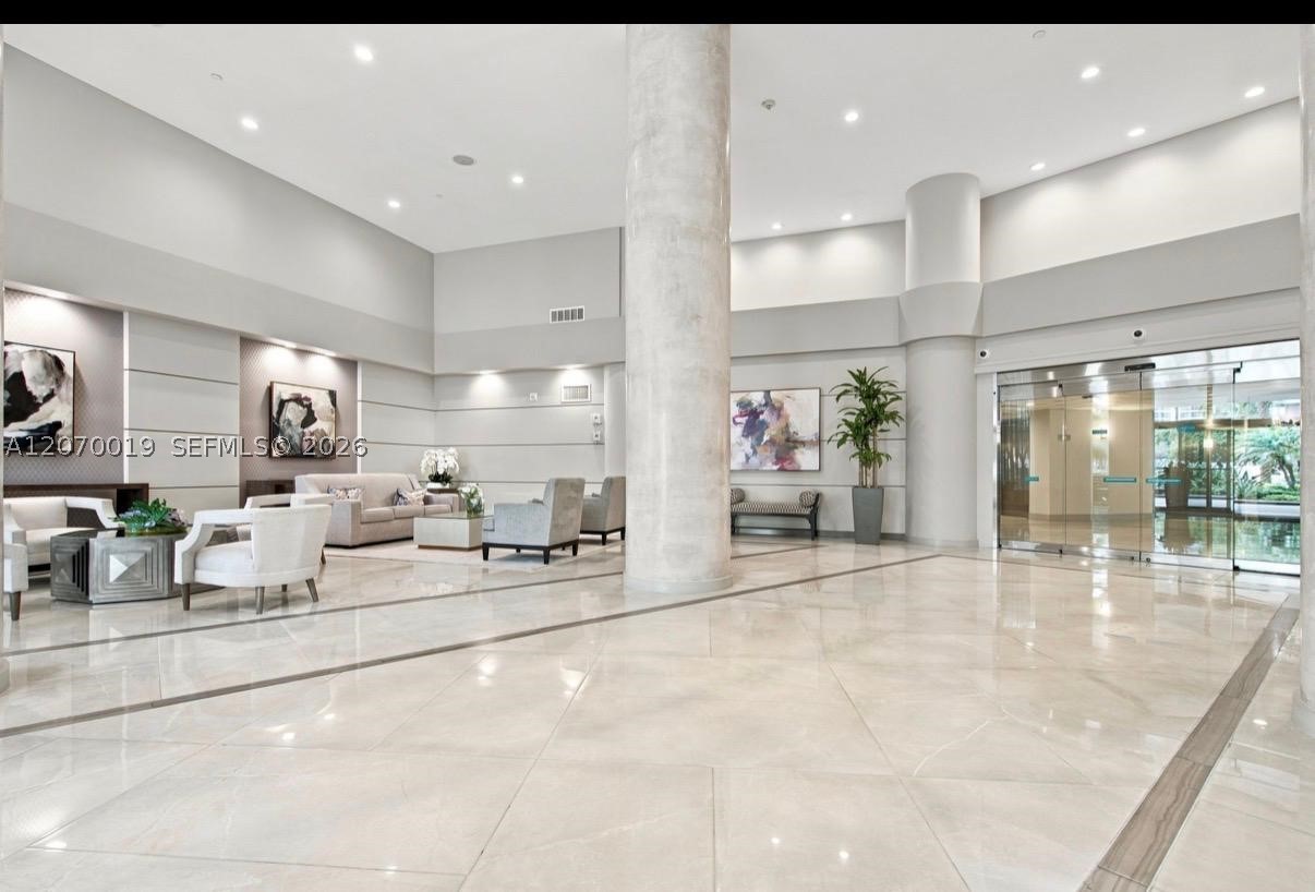 Aventura photo 2