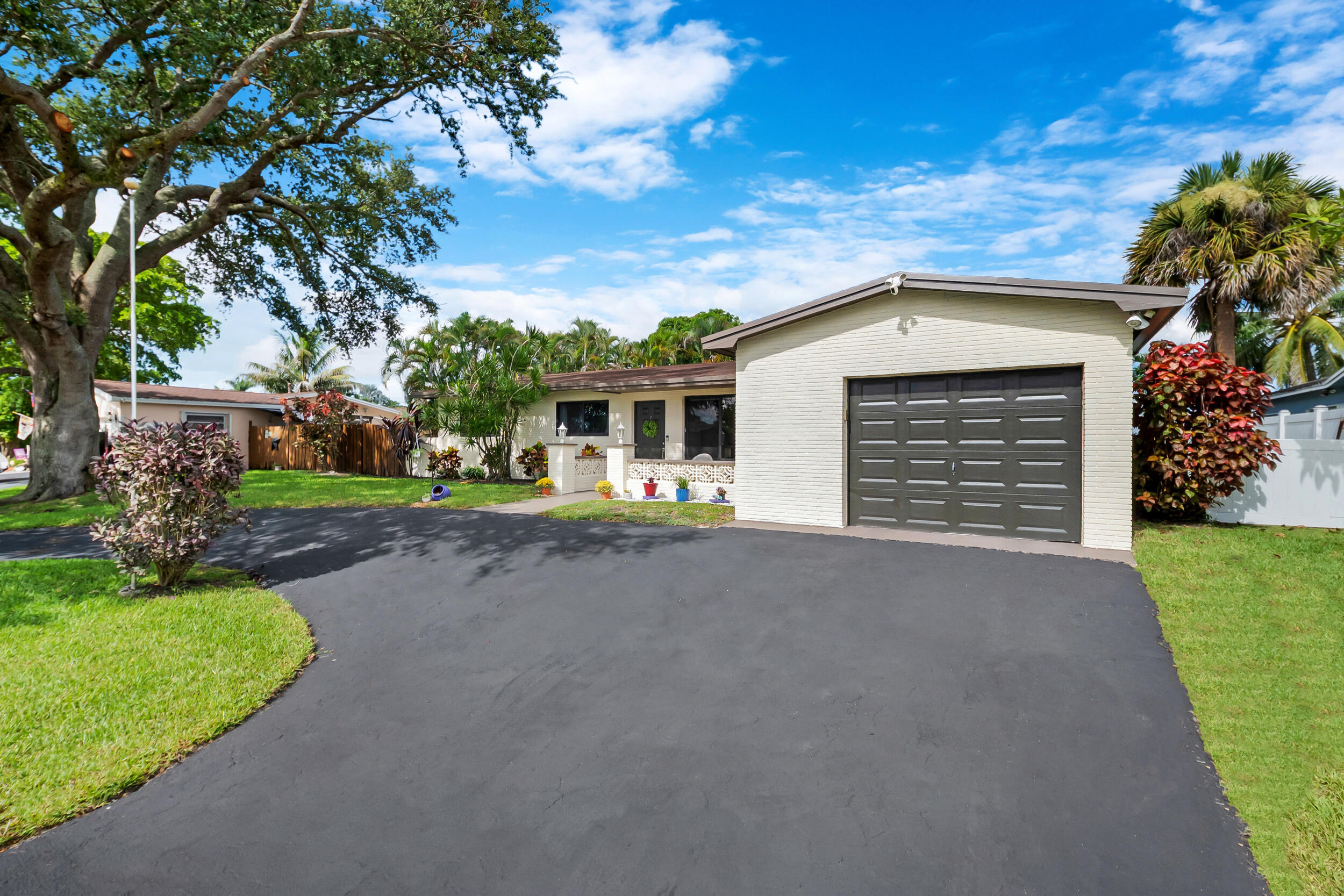 Pembroke Pines photo 1