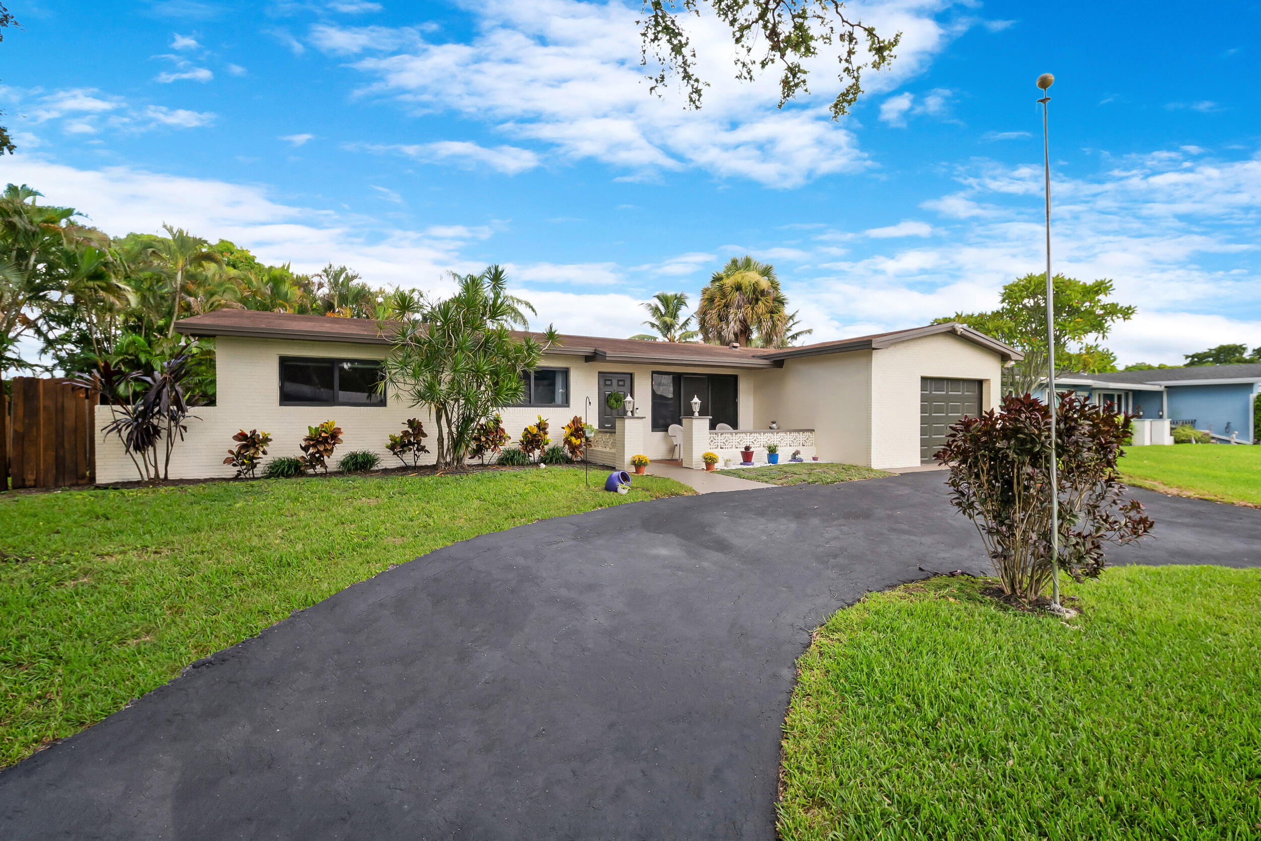 Pembroke Pines photo 2