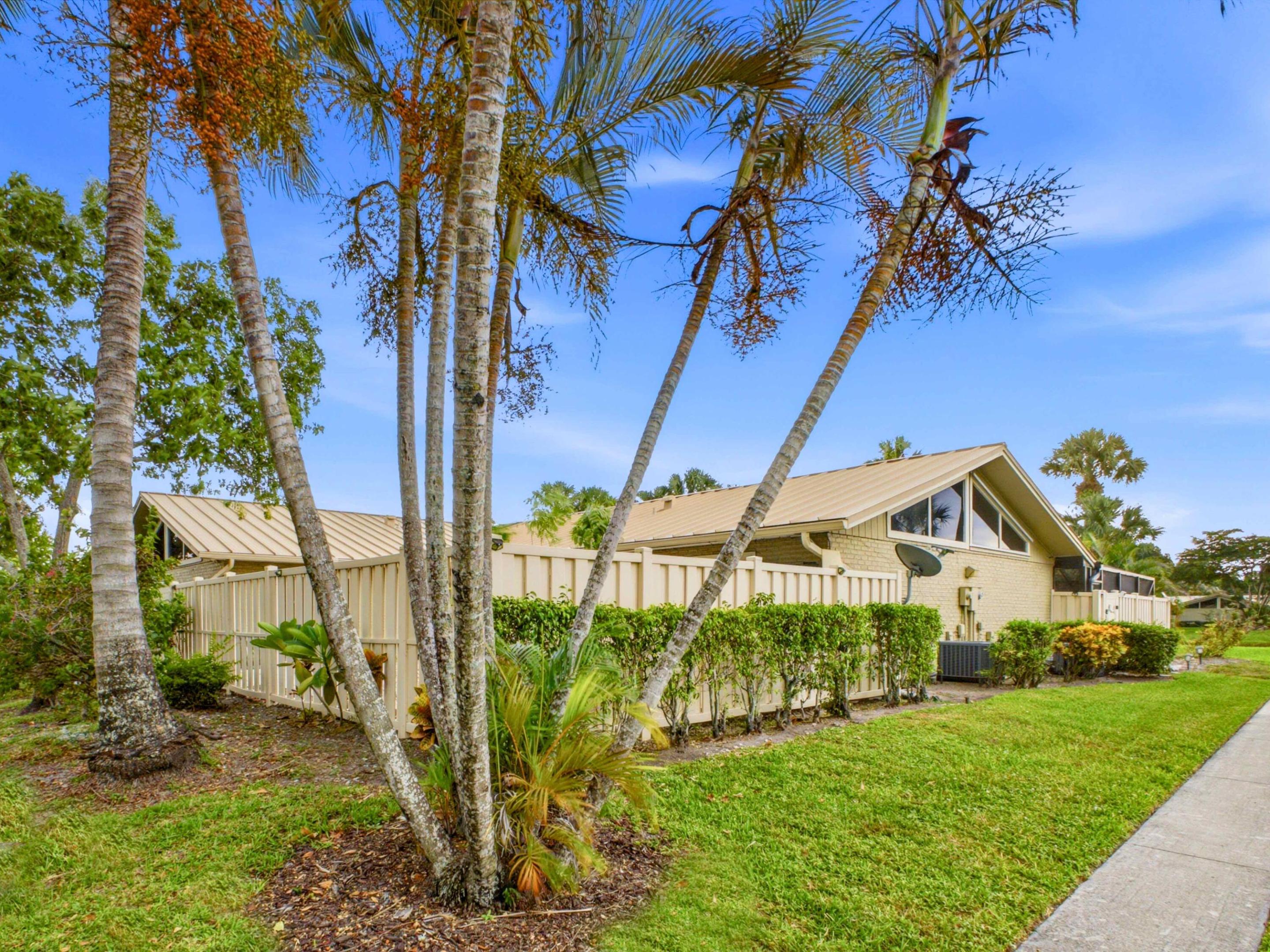 Palm Beach Gardens photo 1