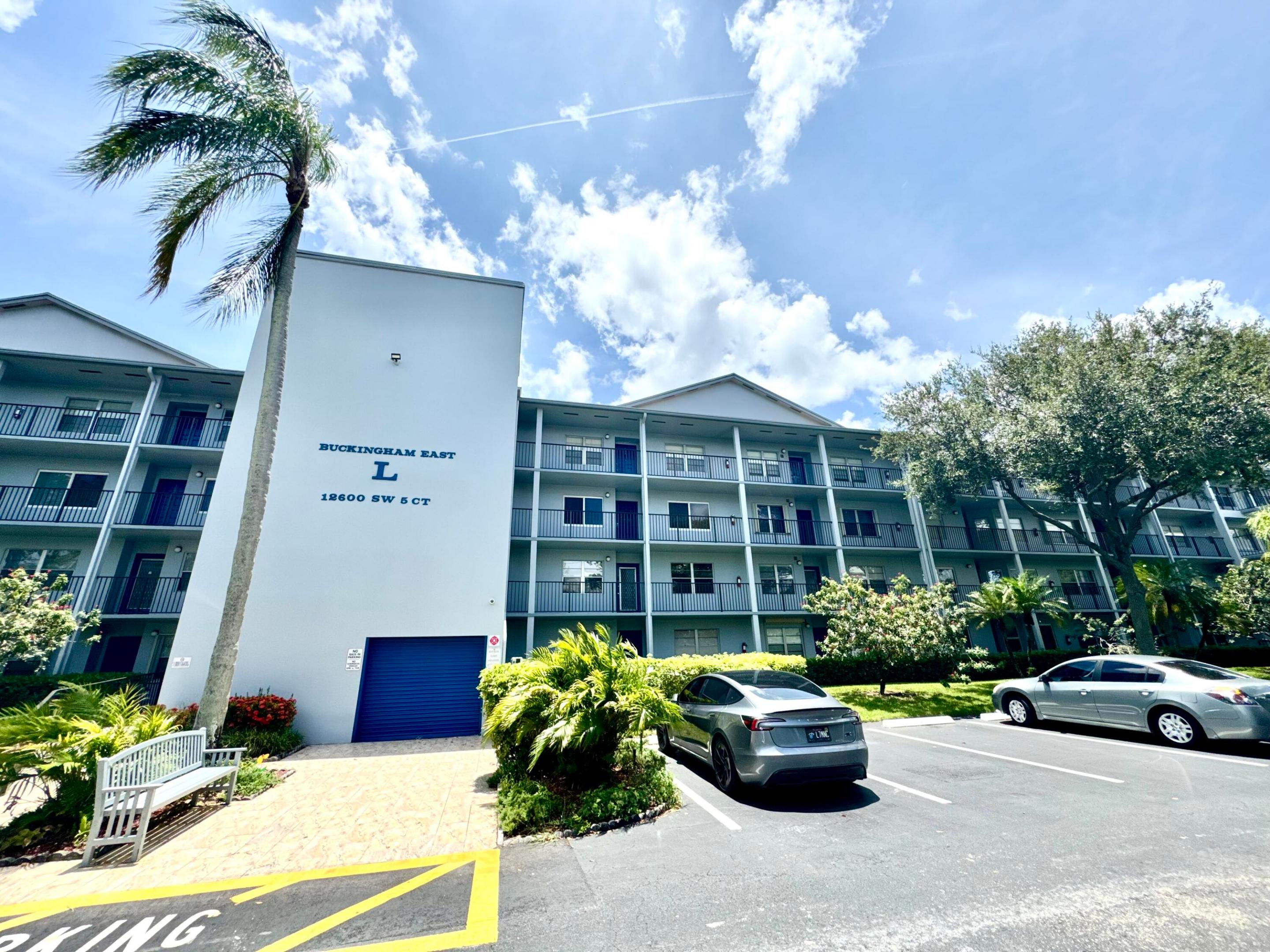 Pembroke Pines photo 1