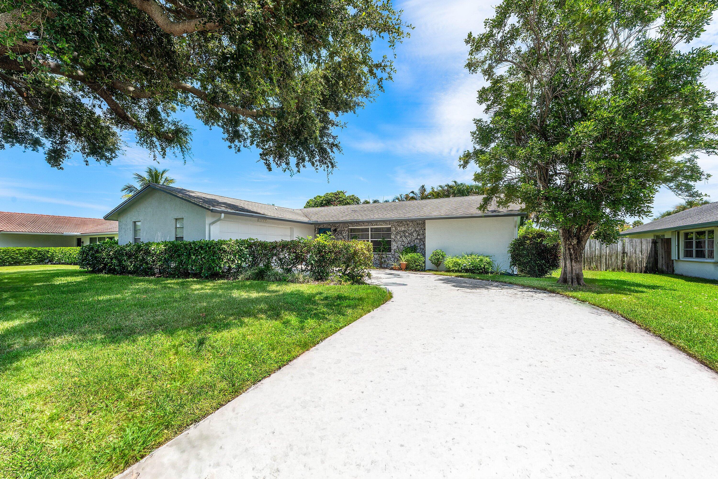 Palm Beach Gardens photo 1