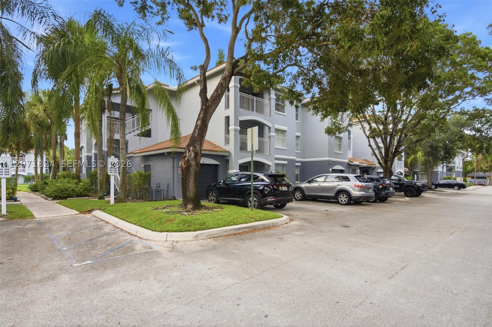 Pembroke Pines photo 1