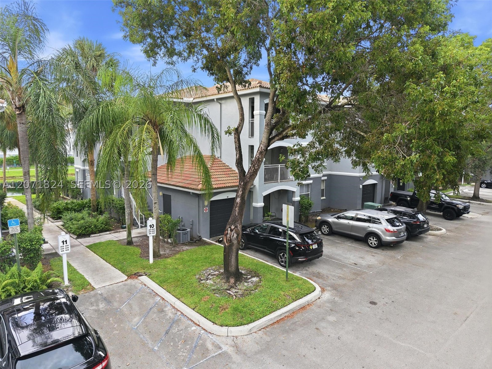 Pembroke Pines photo 2