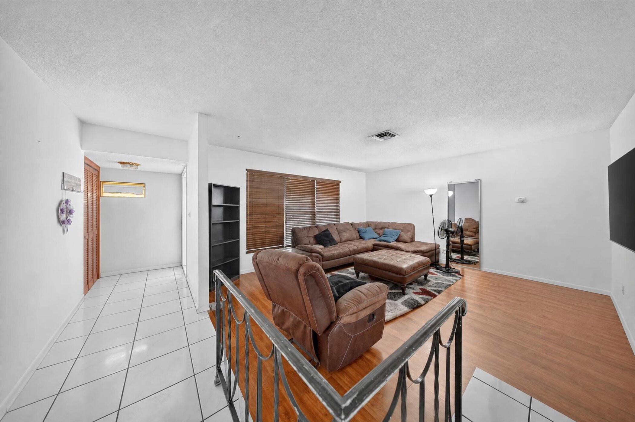 Miramar photo 5