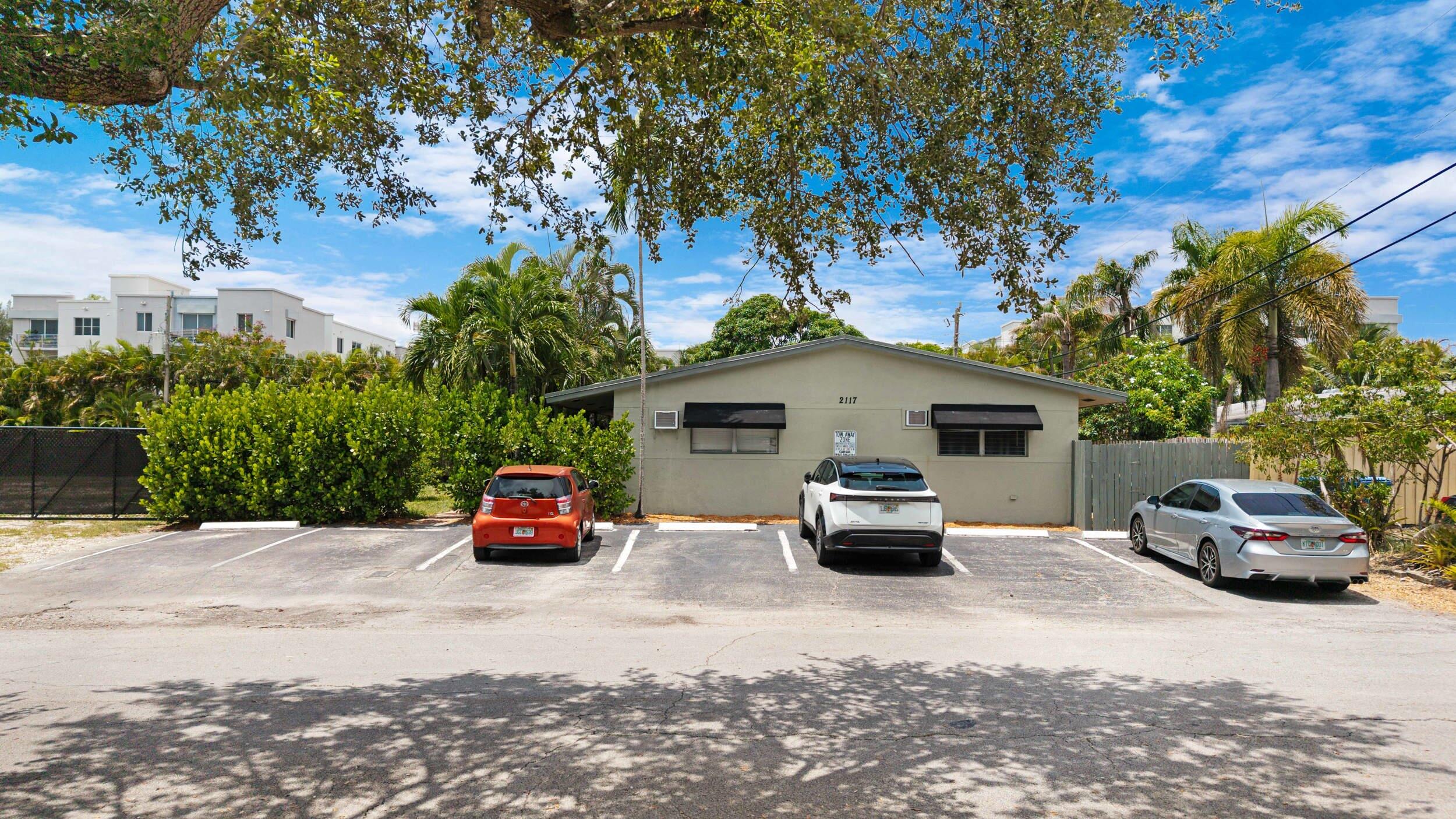 Wilton Manors photo 2