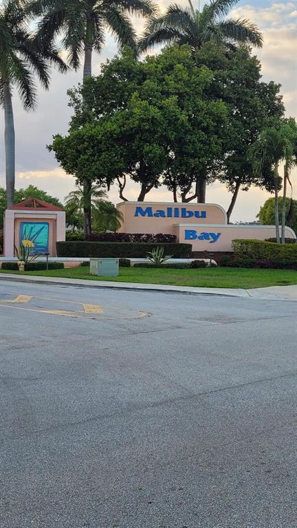 Pembroke Pines photo 2