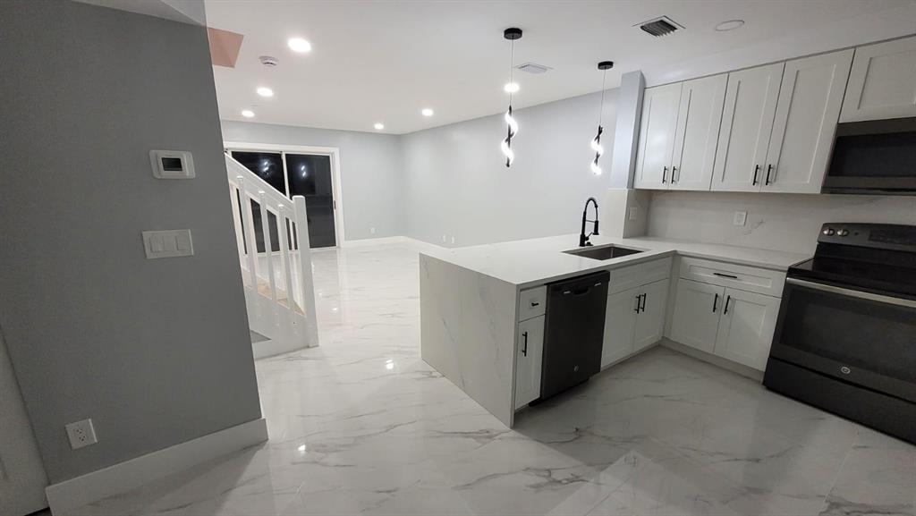 Pembroke Pines photo 3
