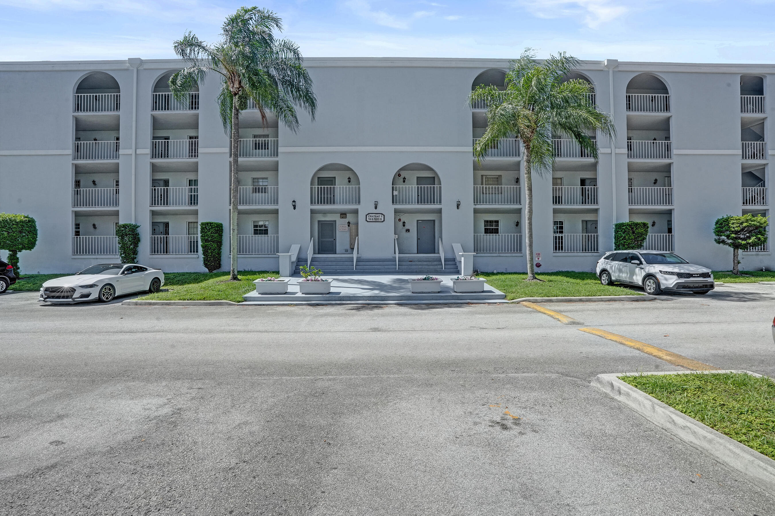 Pembroke Pines photo 1