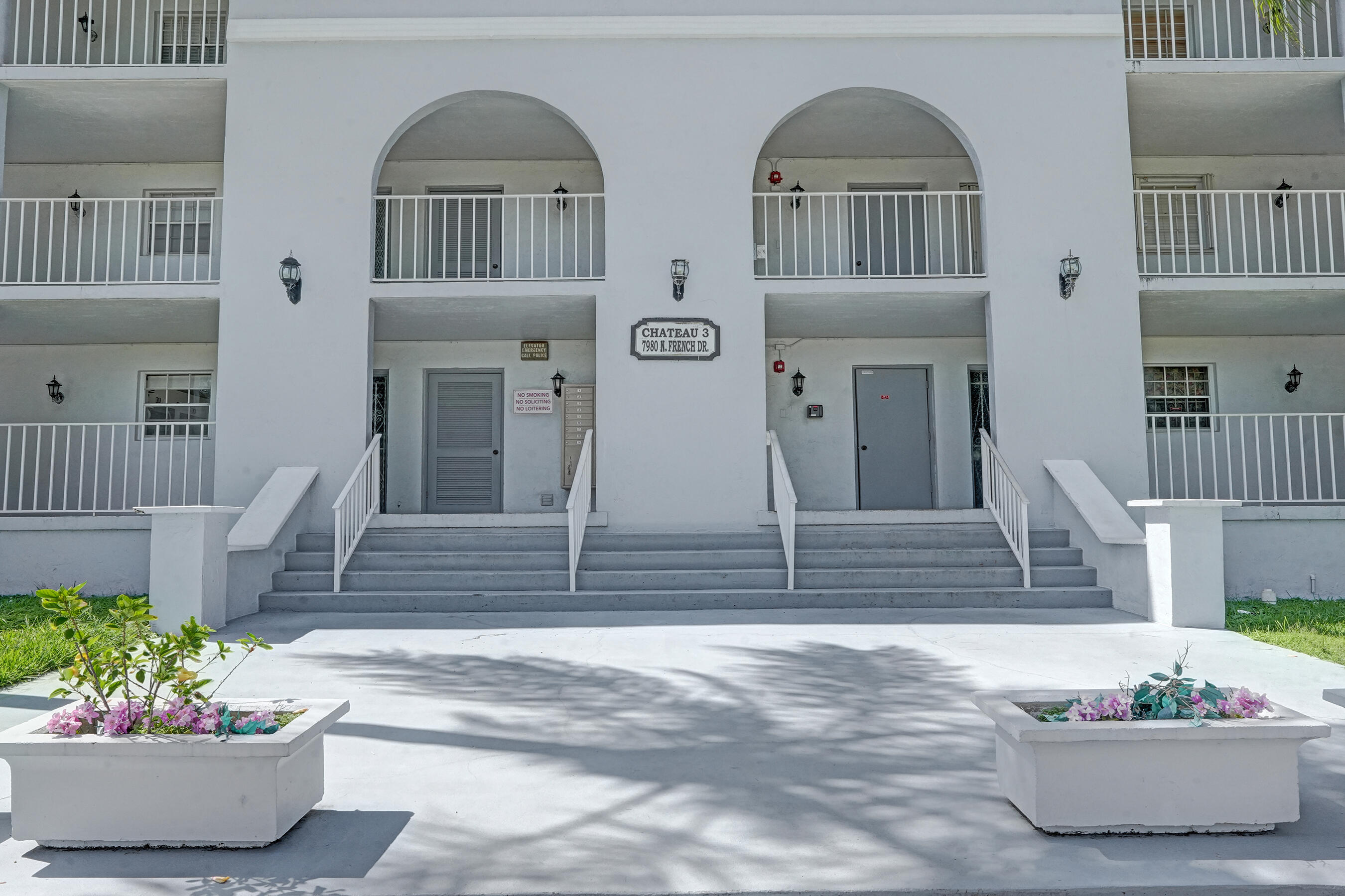 Pembroke Pines photo 2