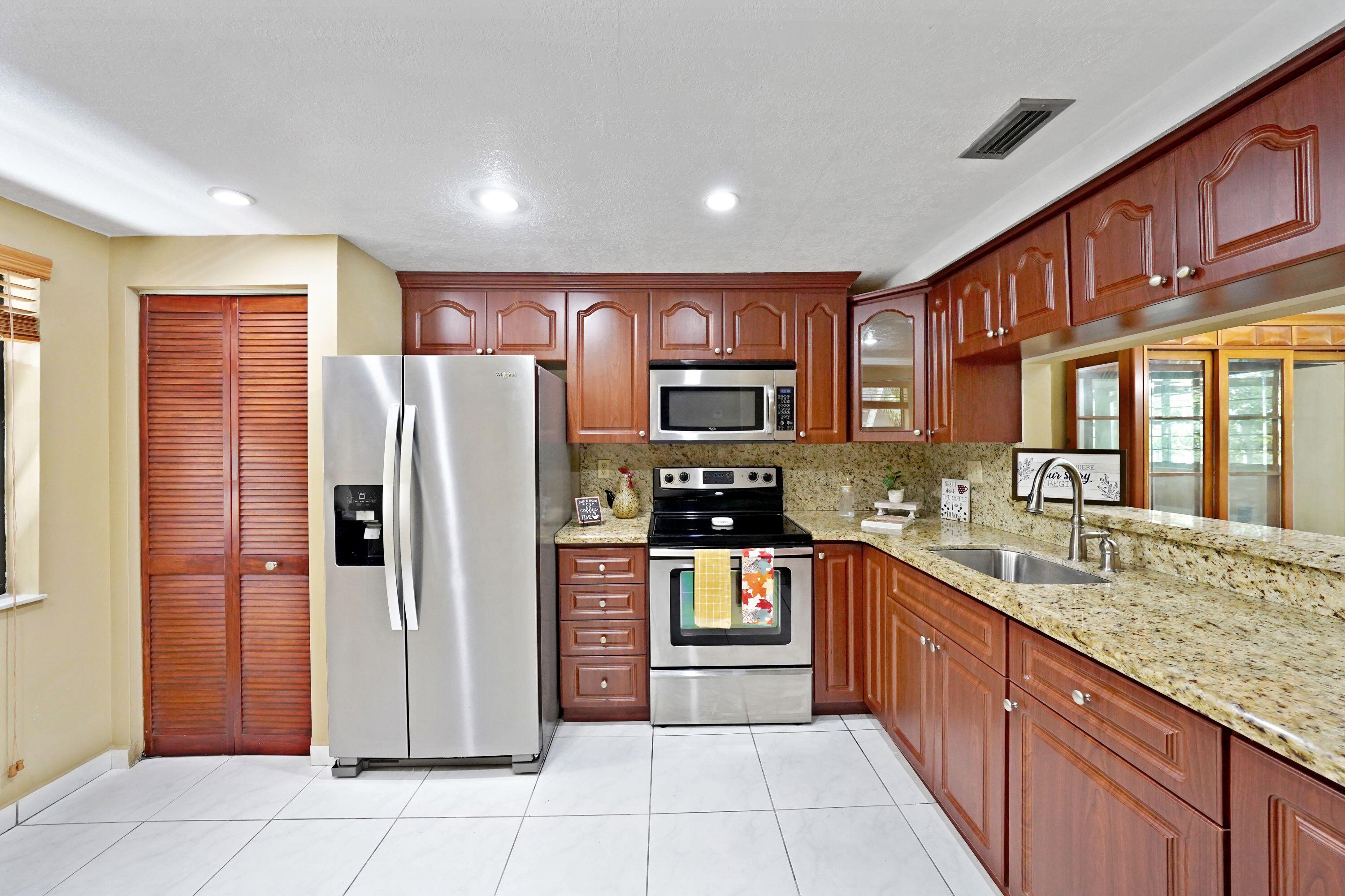 Pembroke Pines photo 4