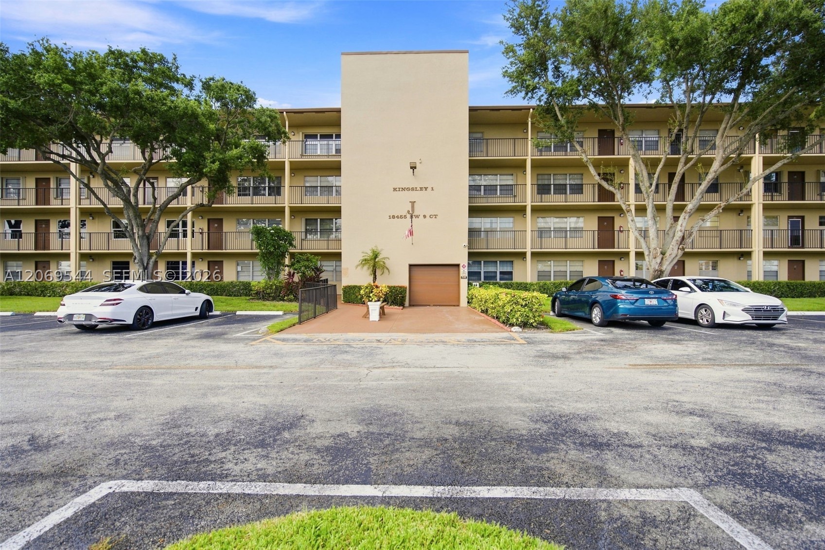 Pembroke Pines photo 1