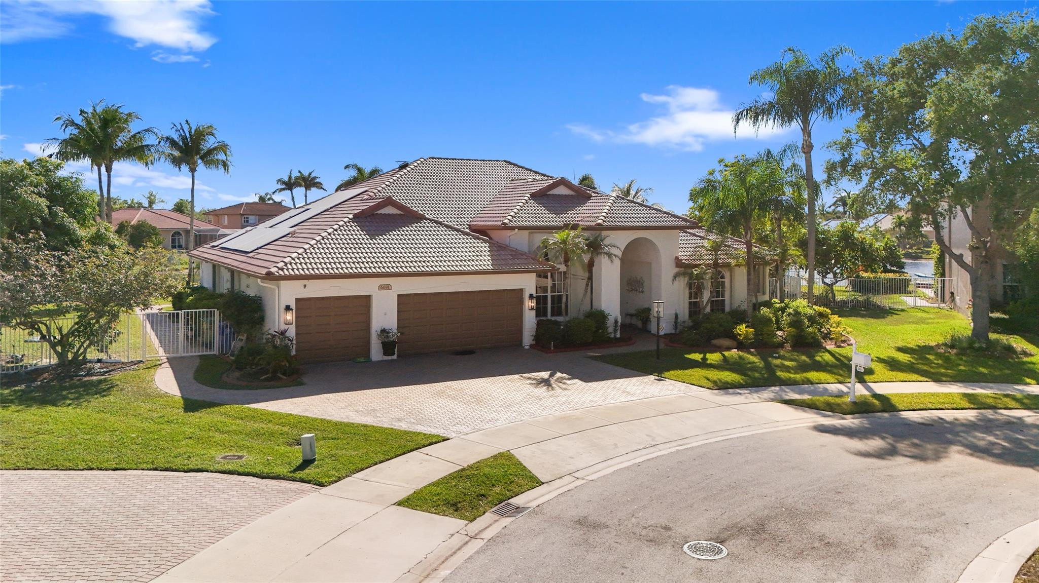 Pembroke Pines photo 1