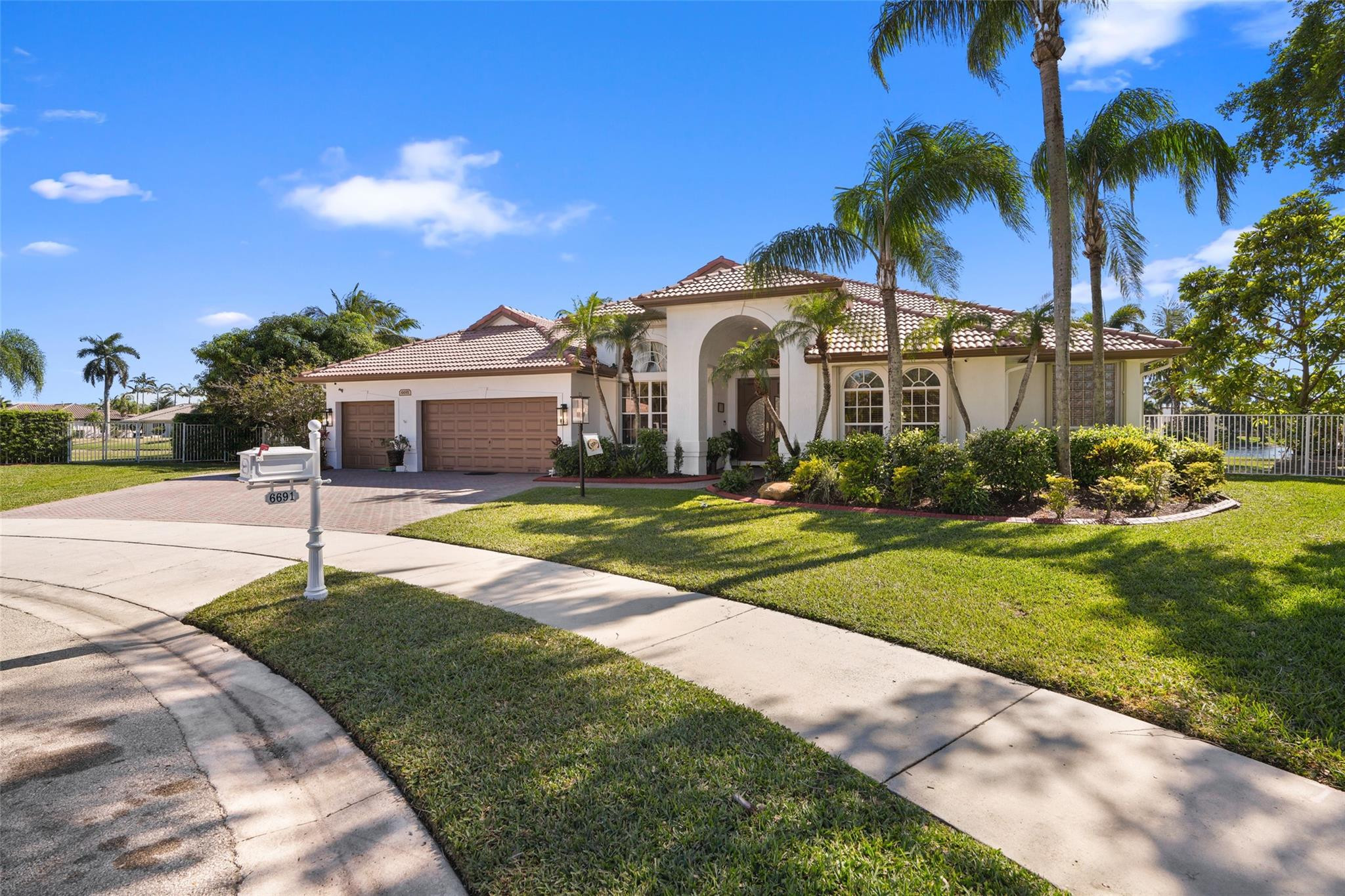 Pembroke Pines photo 2
