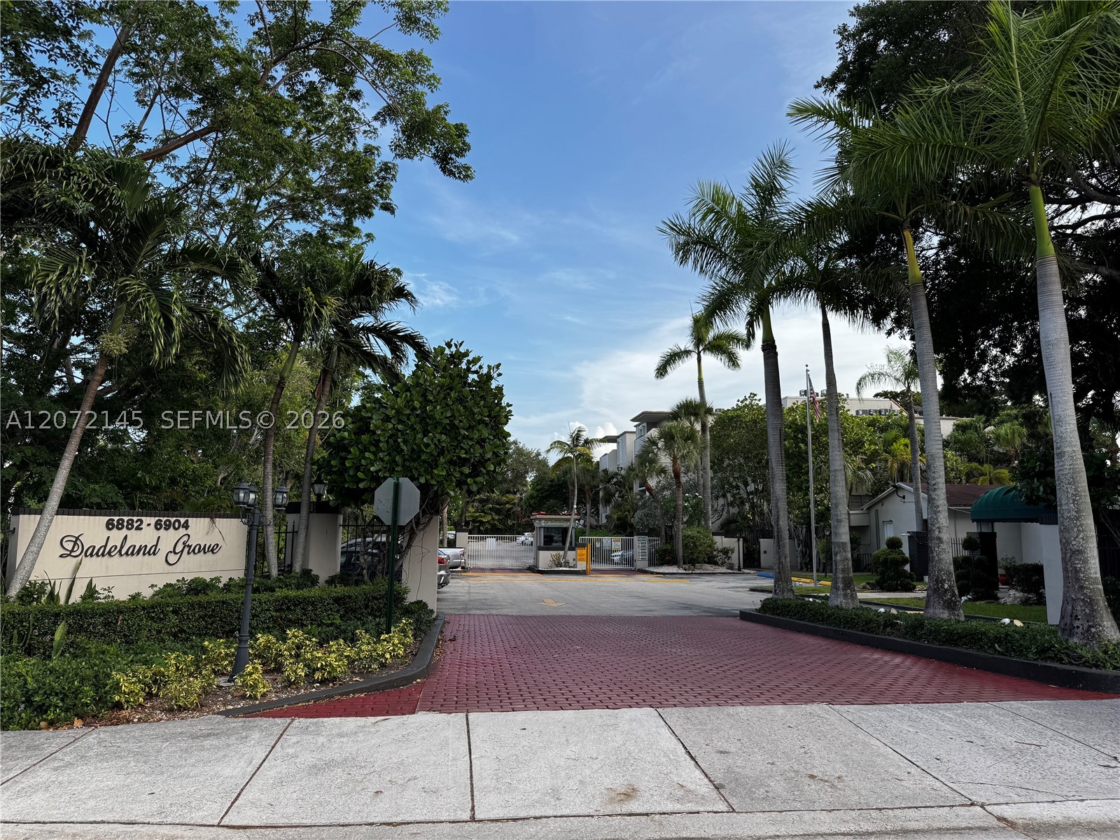 Pinecrest photo 2