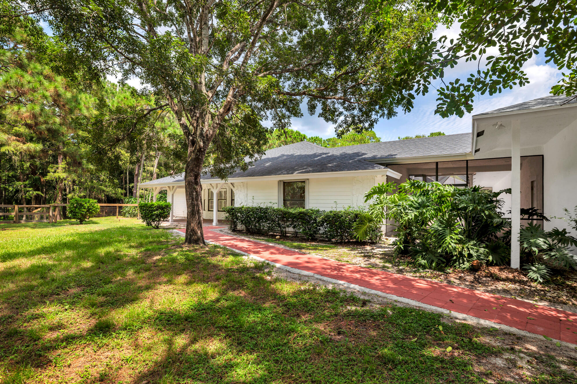 Palm Beach Gardens photo 1
