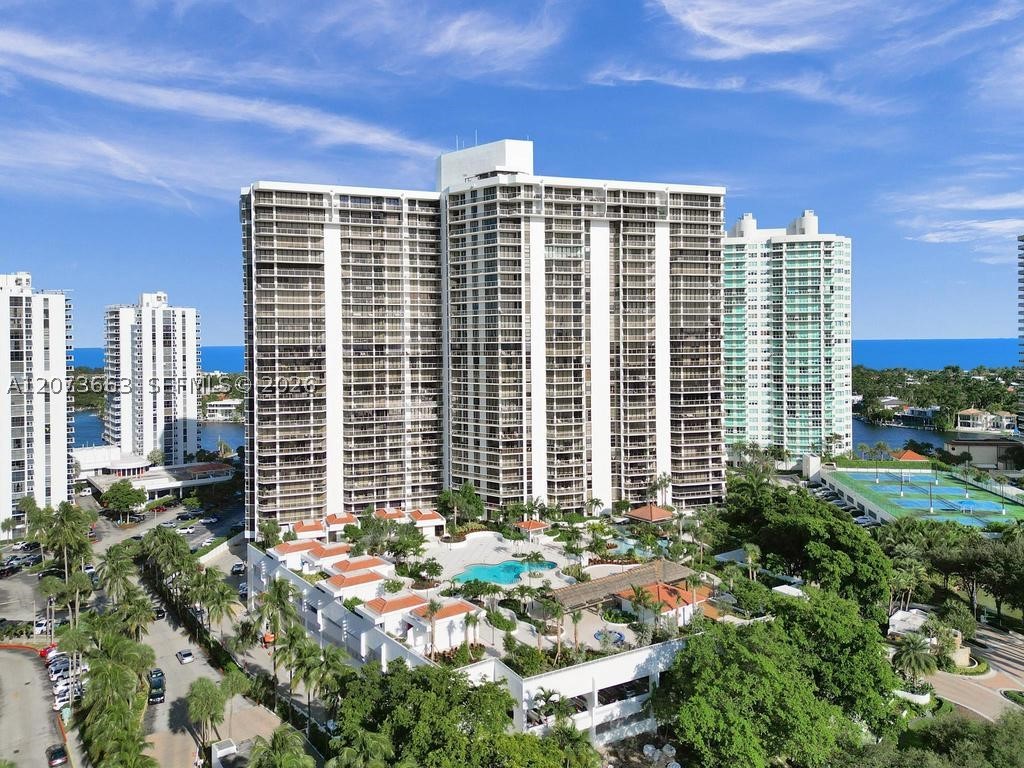 Aventura photo 2