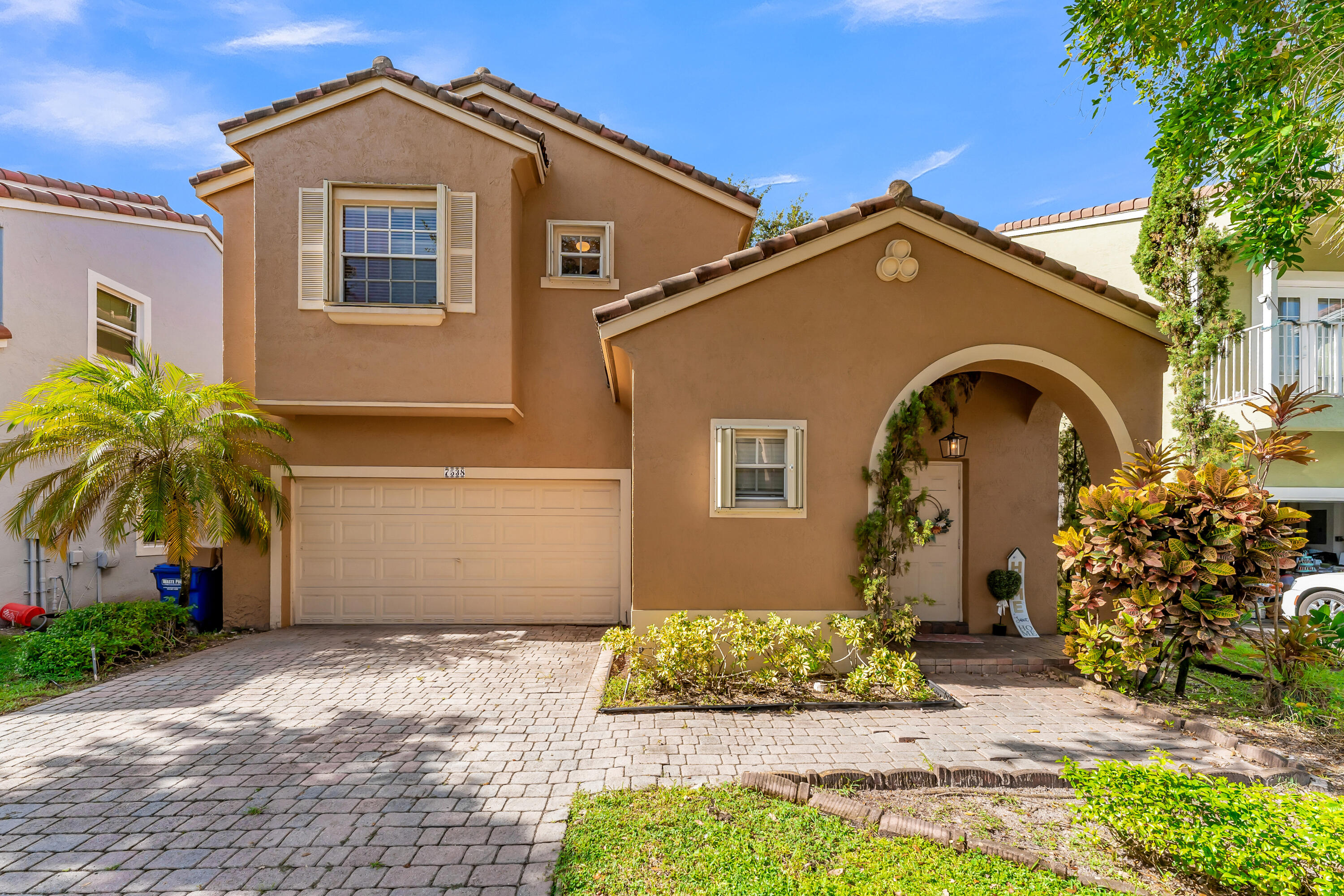 Pembroke Pines photo 1