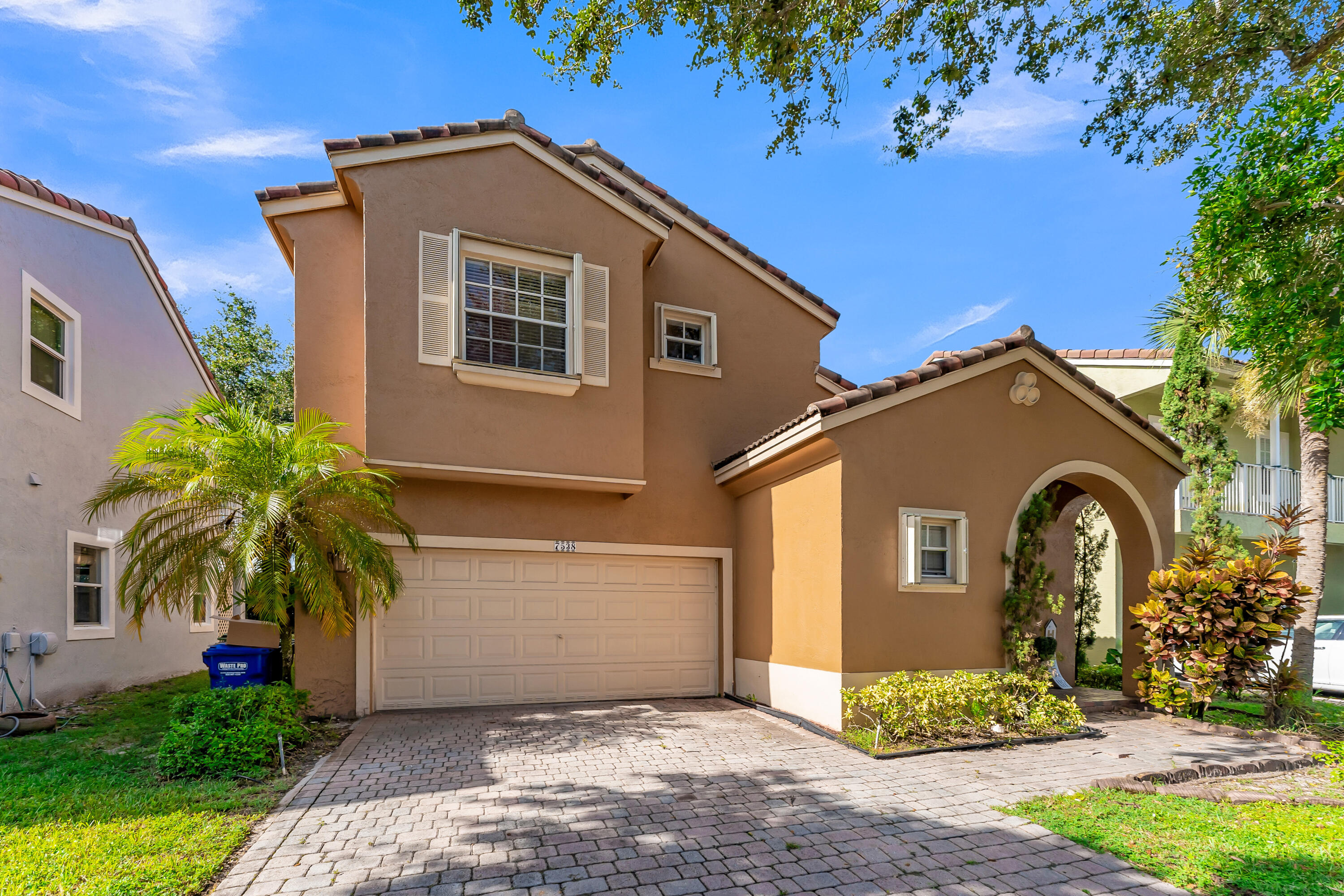 Pembroke Pines photo 2