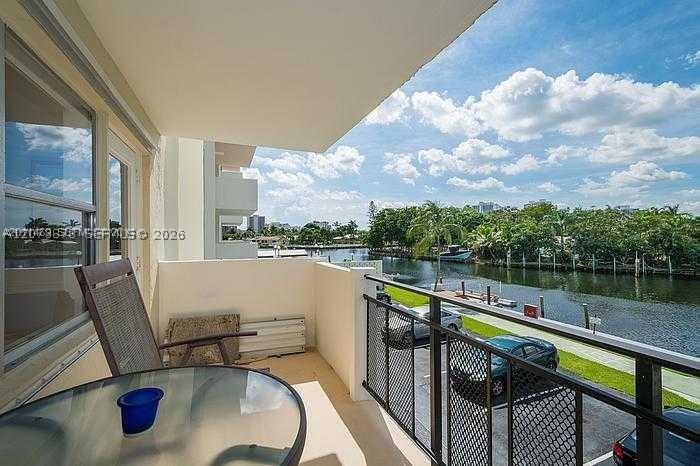 Hallandale Beach photo 2