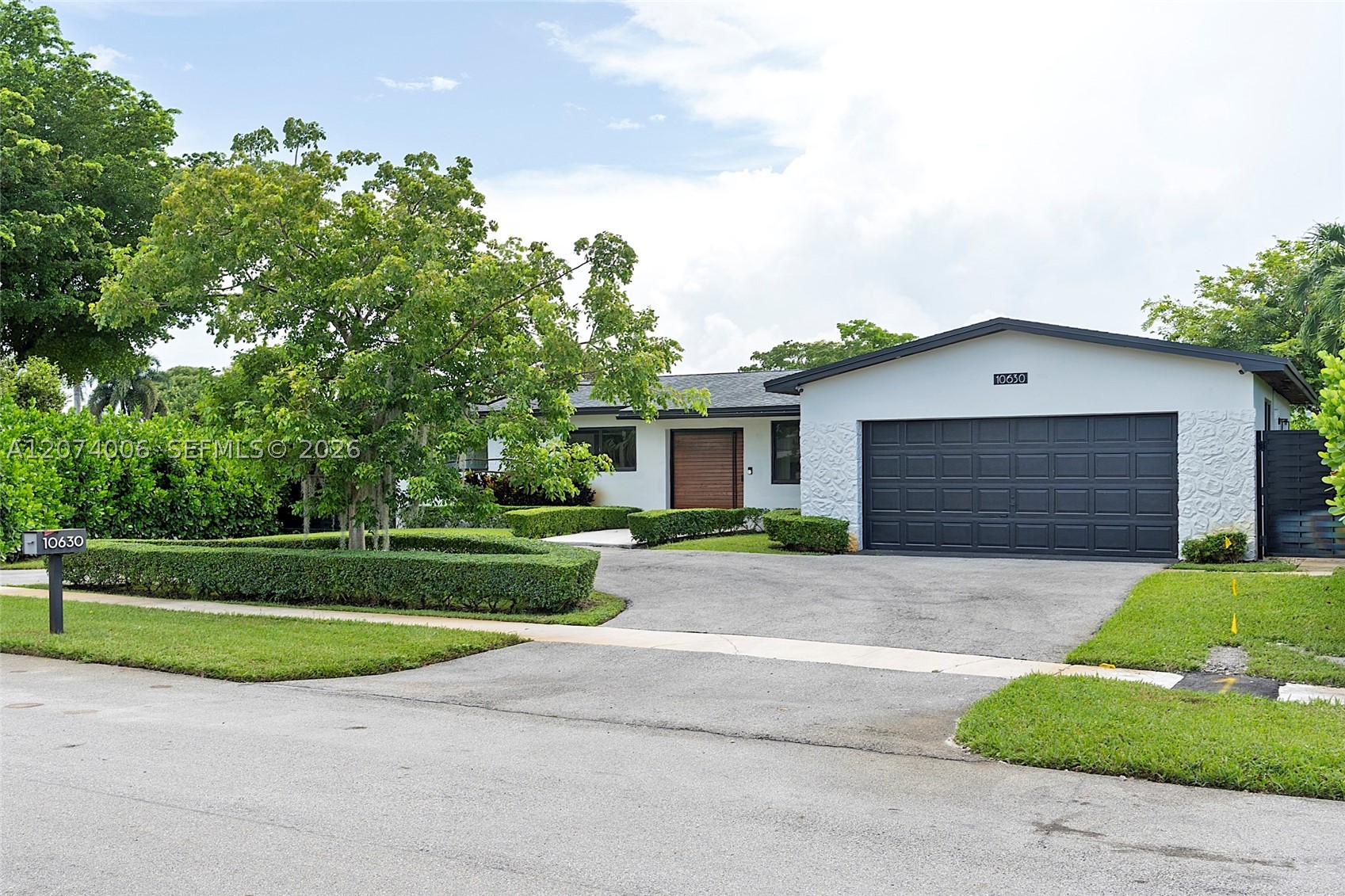 Pembroke Pines photo 2
