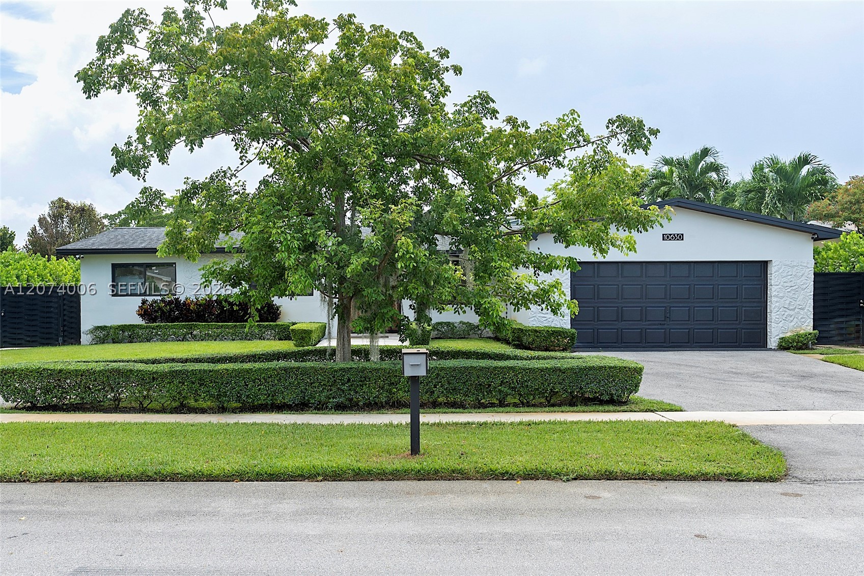 Pembroke Pines photo 3