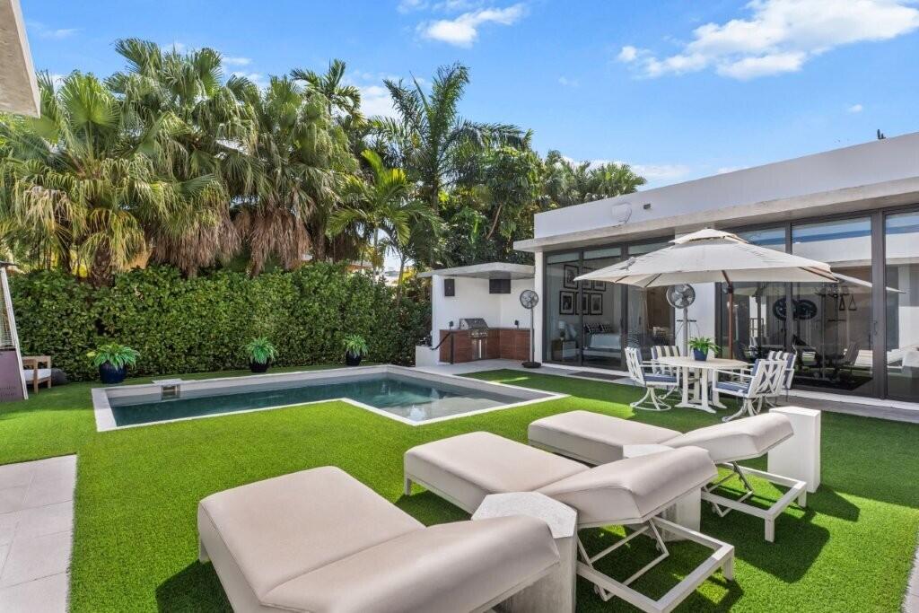 North Miami photo 3