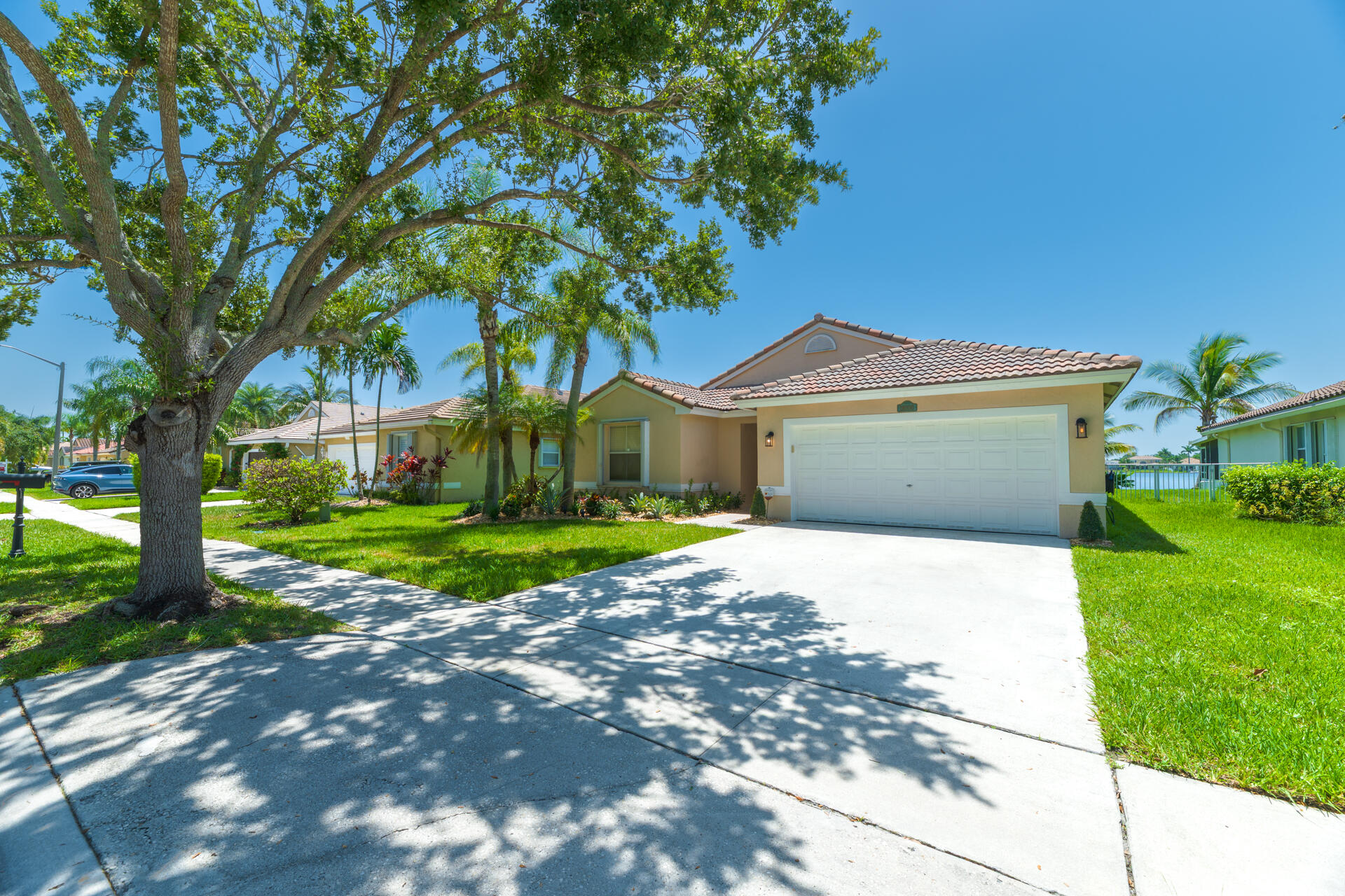 Pembroke Pines photo 2