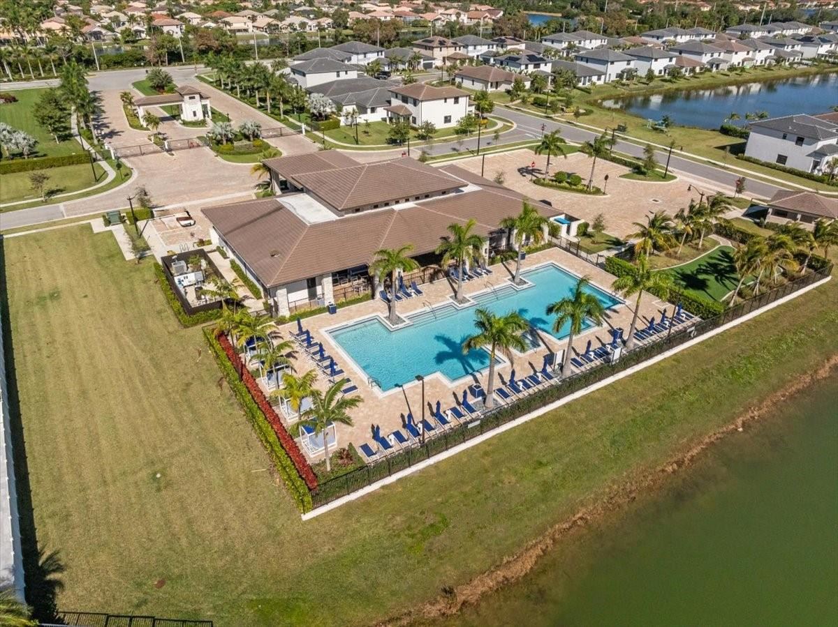 Miramar photo 5