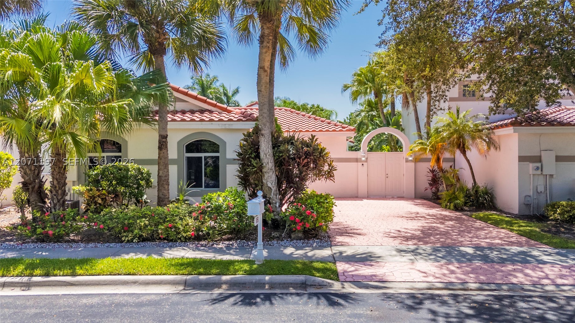 Pembroke Pines photo 1