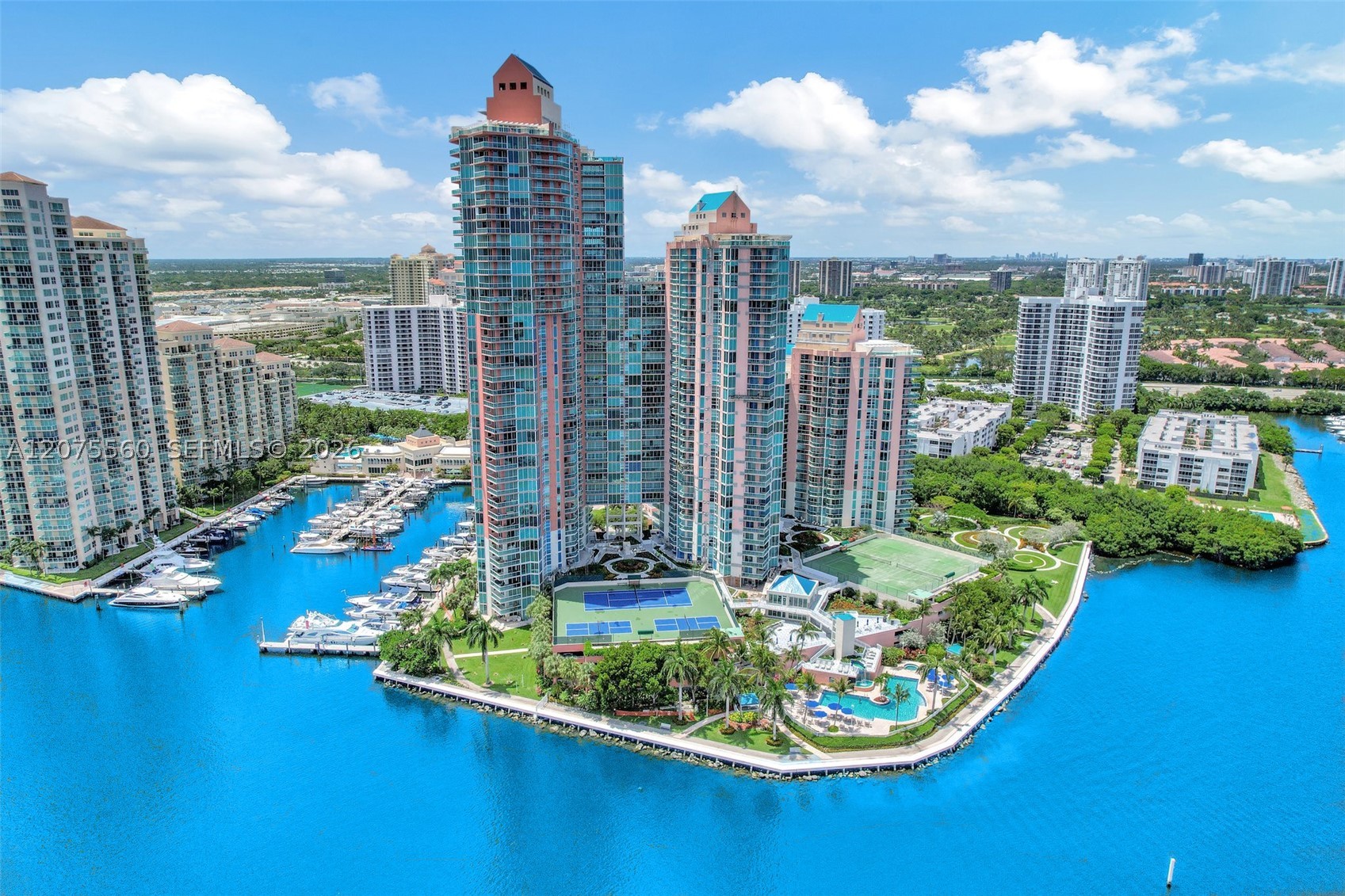 Aventura photo 4