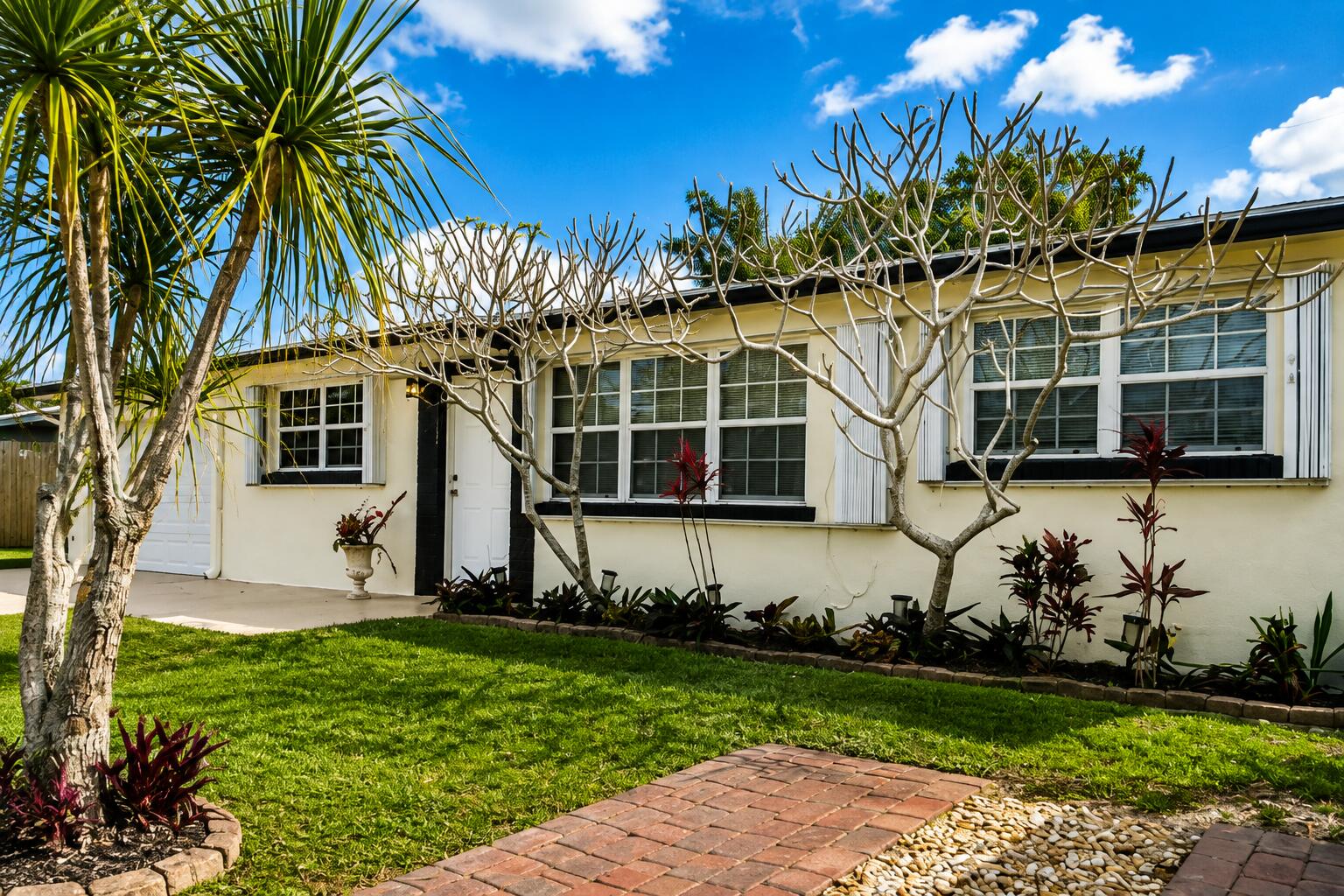 Palm Beach Gardens photo 1
