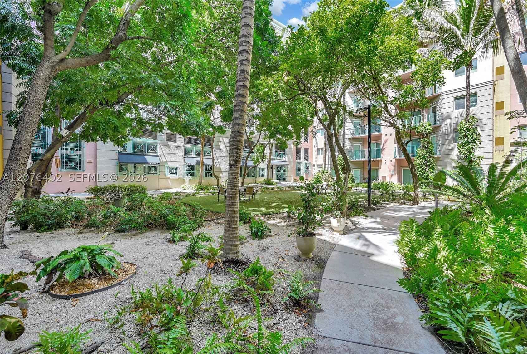 South Miami photo 4