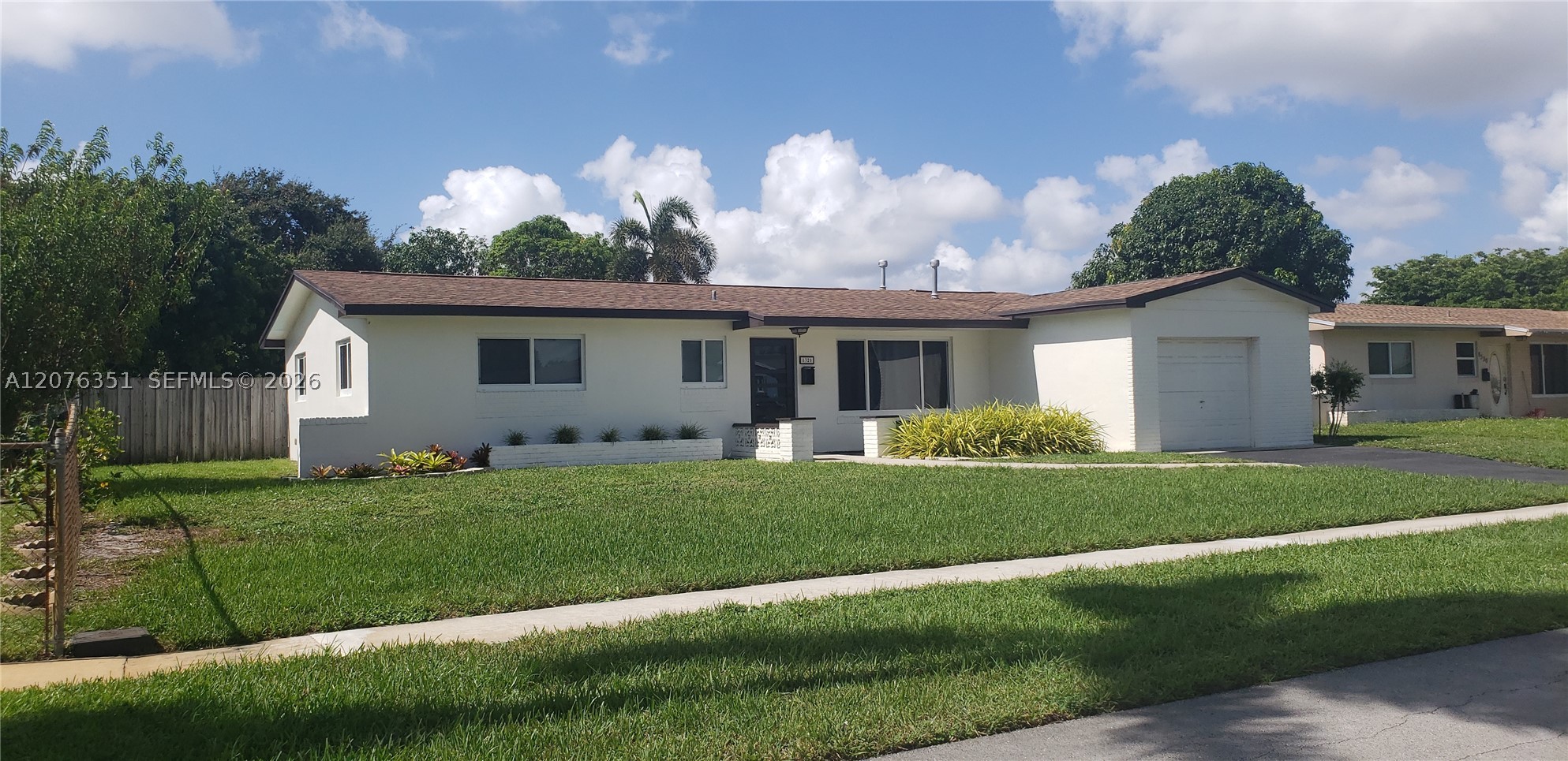 Pembroke Pines photo 2