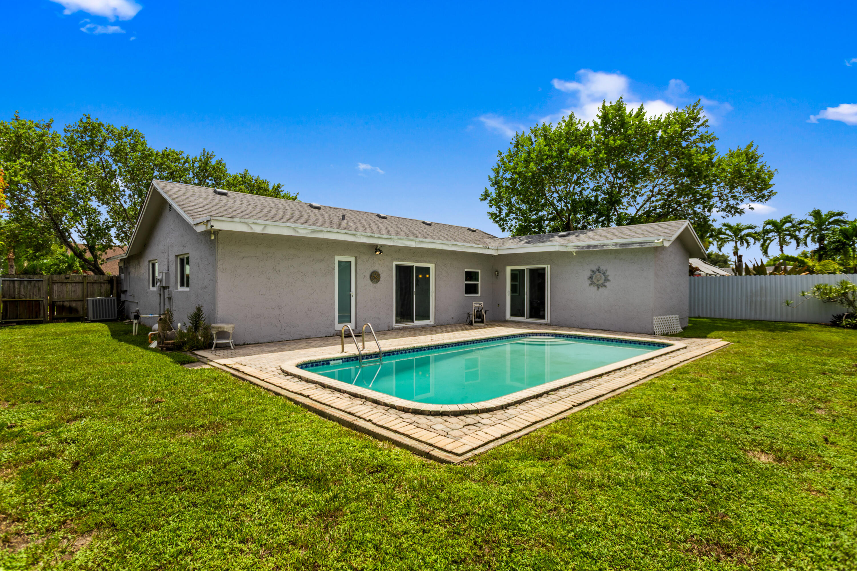 Pembroke Pines photo 2