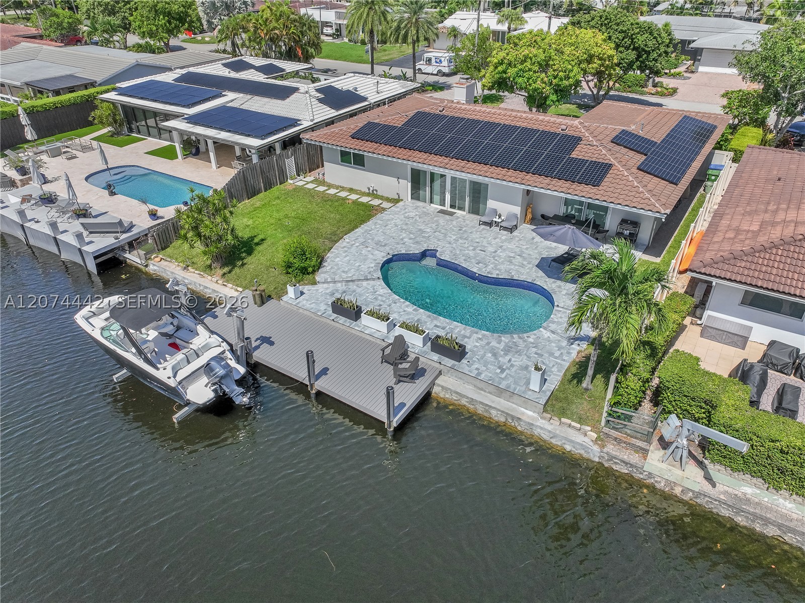 Wilton Manors photo 2