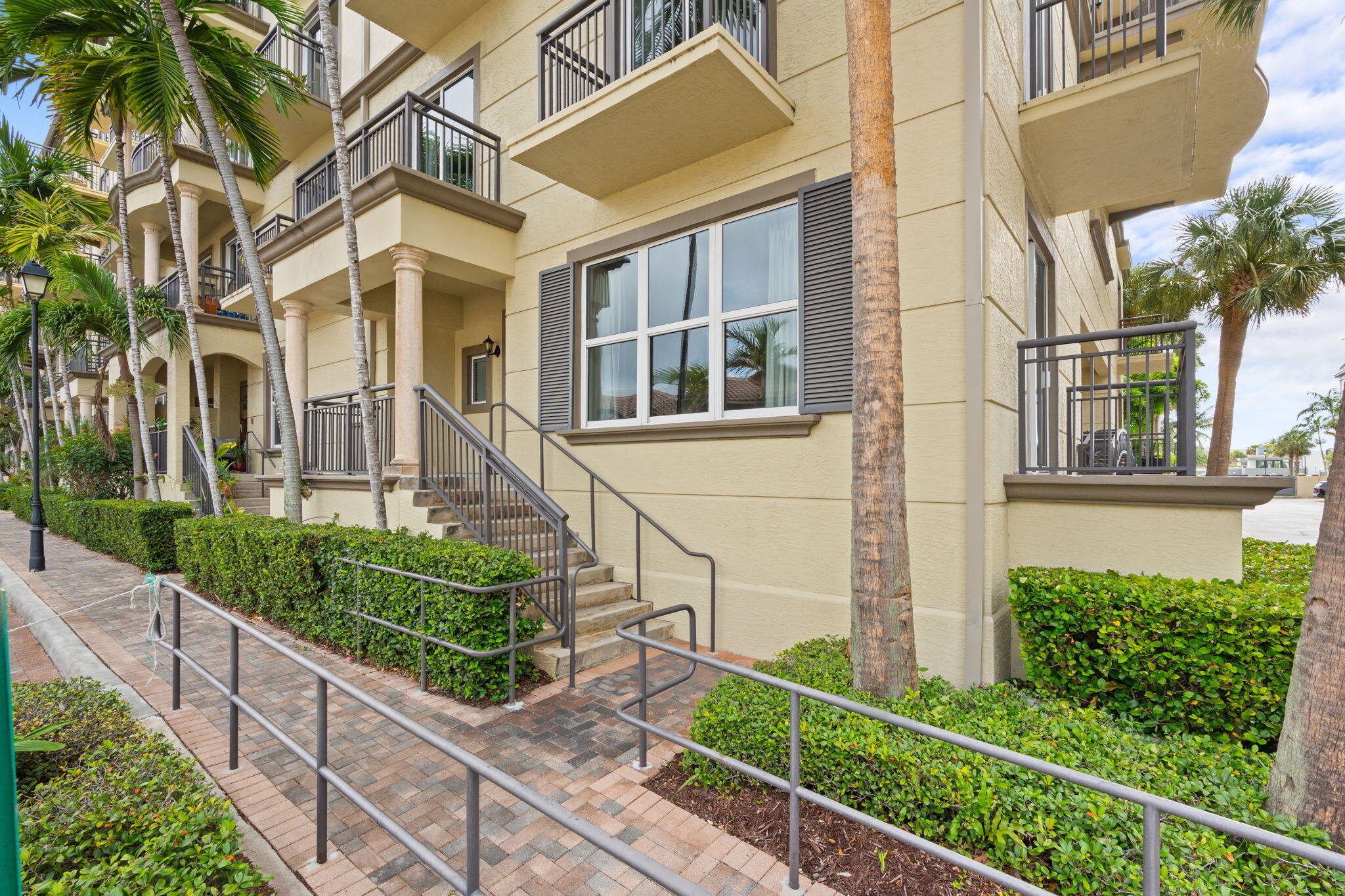 Wilton Manors photo 2