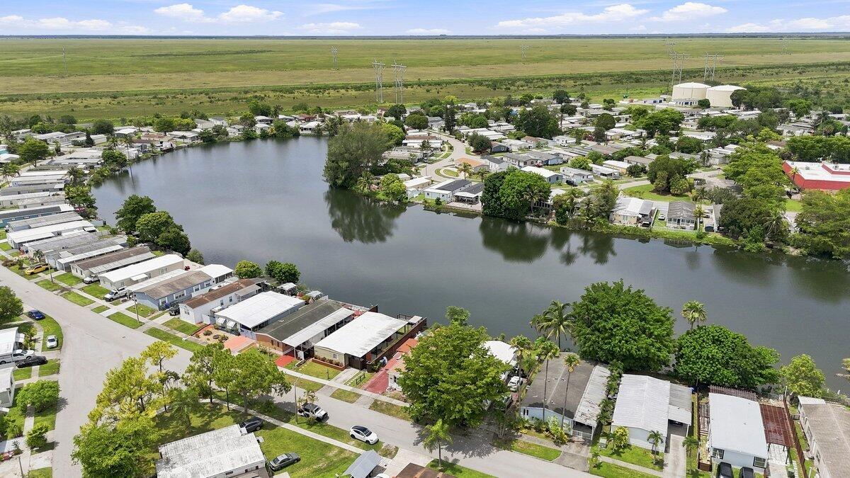 Pembroke Pines photo 2