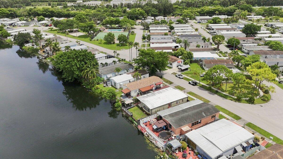 Pembroke Pines photo 4
